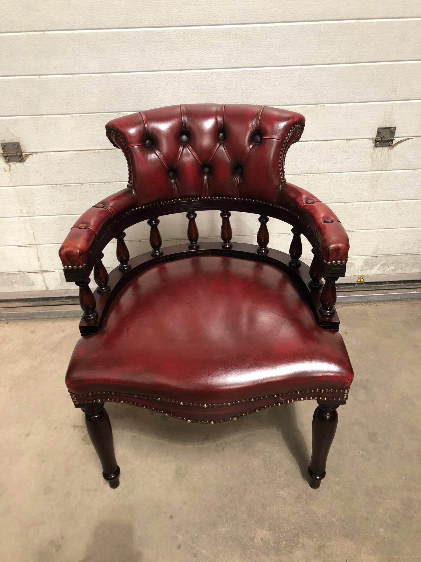 000724....Handsome Vintage Leather Chesterfield Style Captains Desk Chair ( sold )