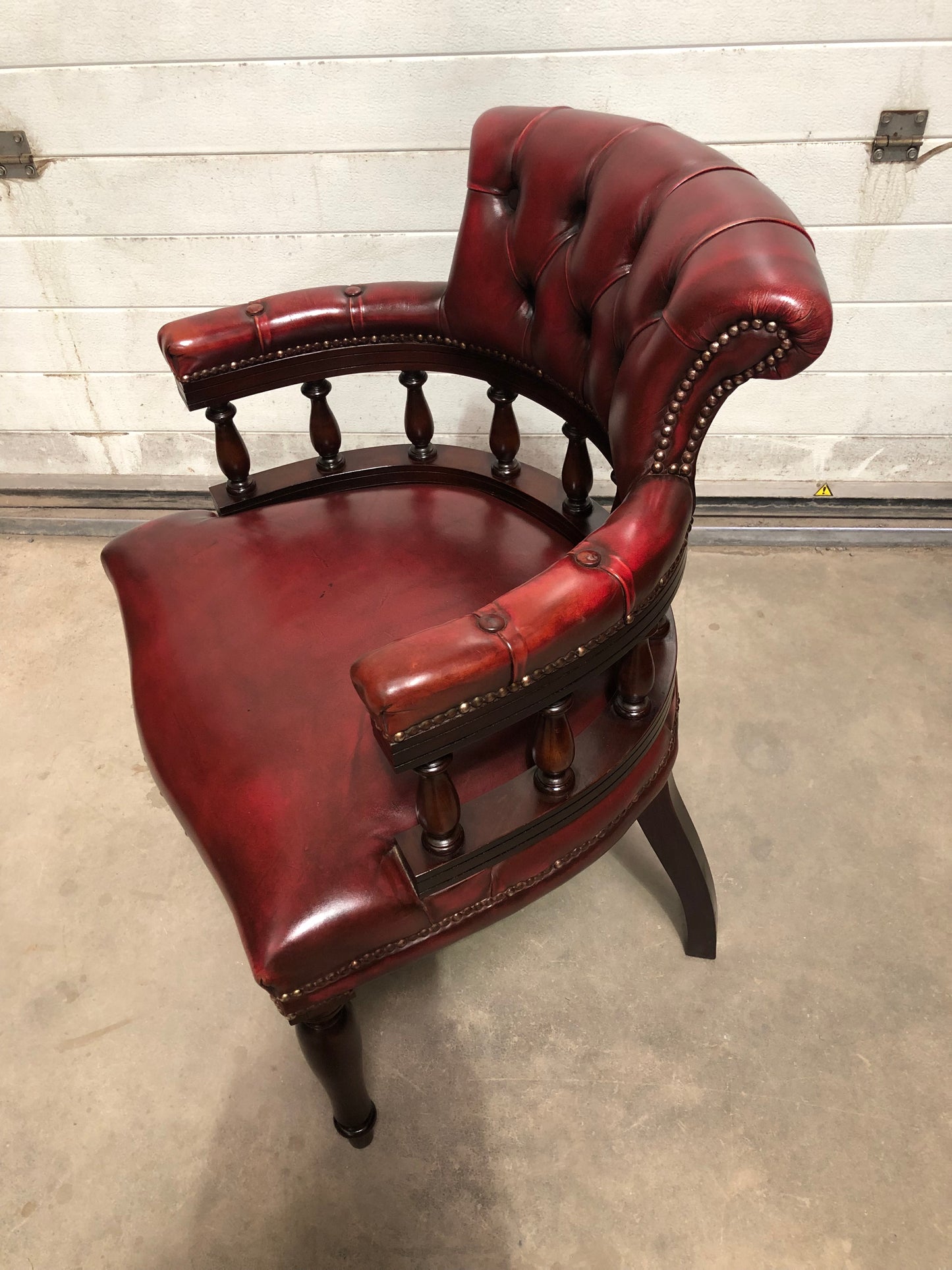 000724....Handsome Vintage Leather Chesterfield Style Captains Desk Chair ( sold )