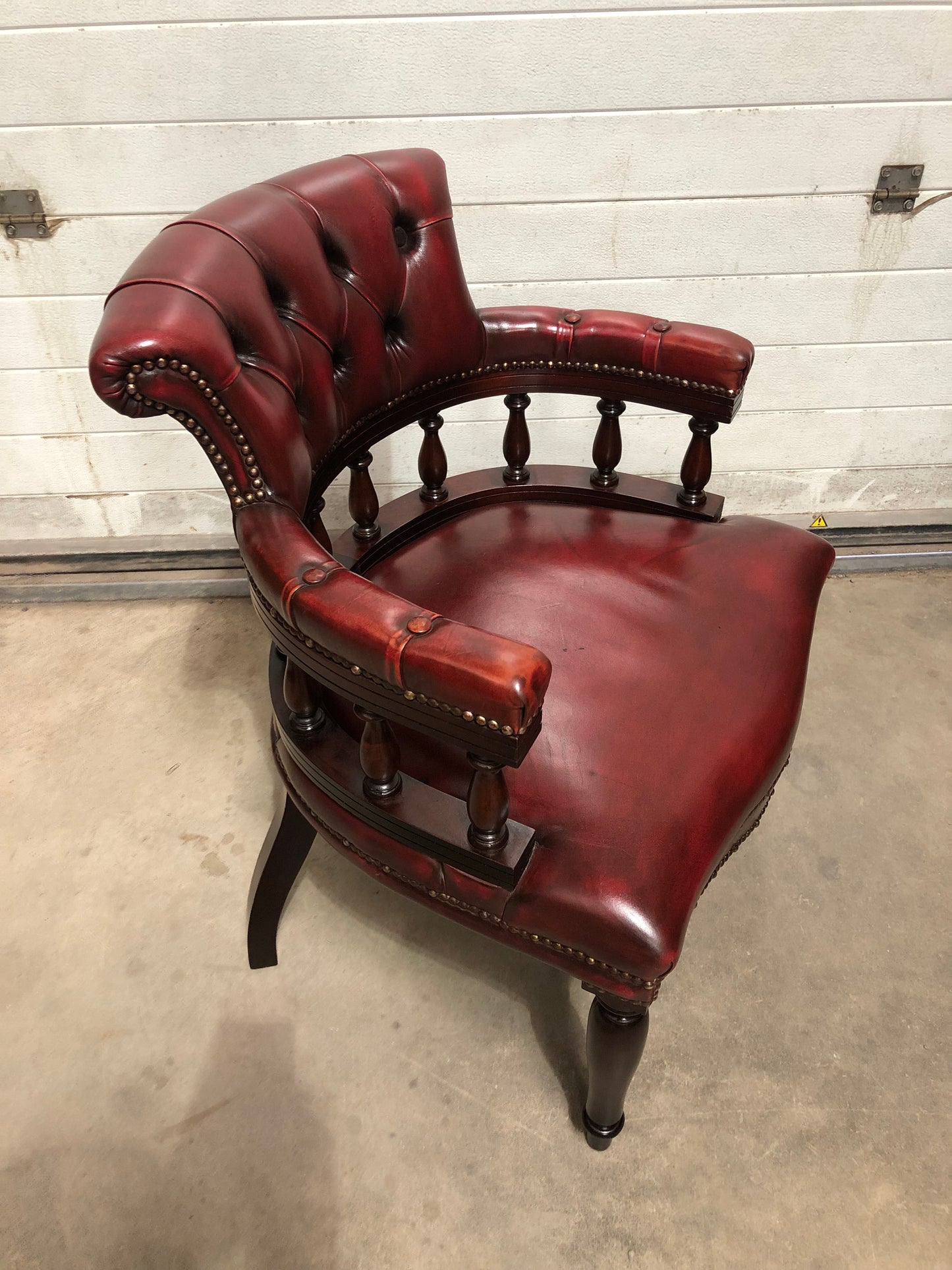 000724....Handsome Vintage Leather Chesterfield Style Captains Desk Chair ( sold )