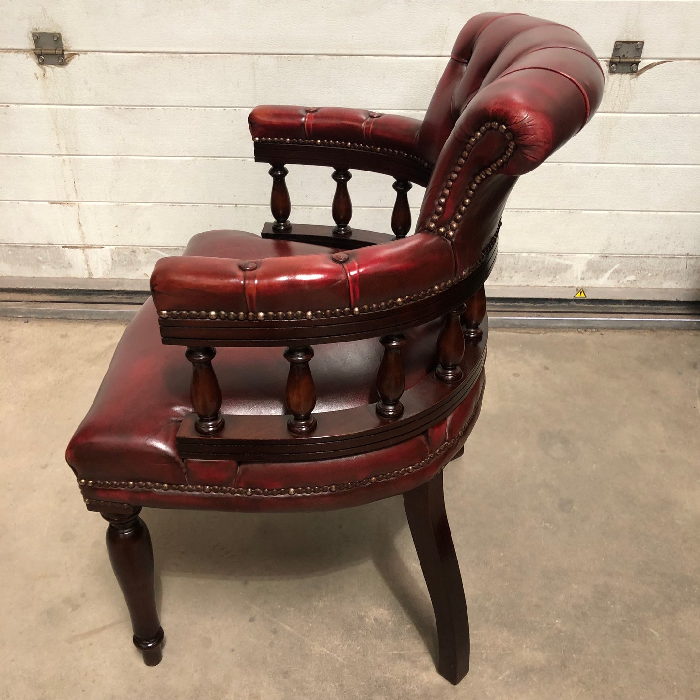 000724....Handsome Vintage Leather Chesterfield Style Captains Desk Chair ( sold )
