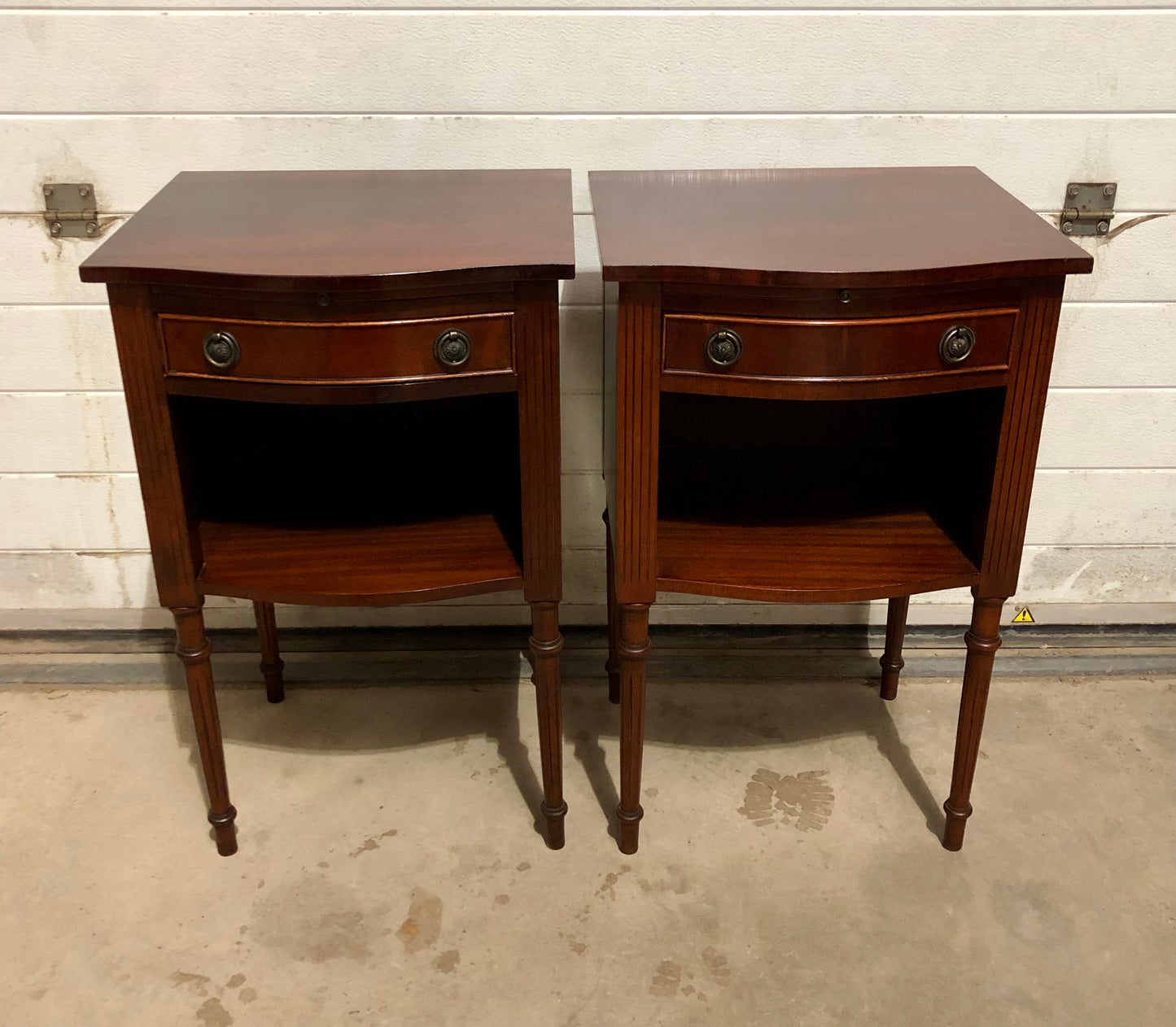 000710...Handsome Pair Of Vintage Mahogany Bedside Tables / Lamp Tables ( sold )