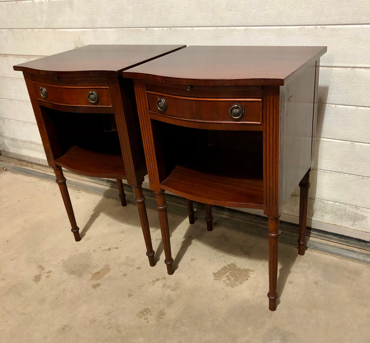 000710...Handsome Pair Of Vintage Mahogany Bedside Tables / Lamp Tables ( sold )