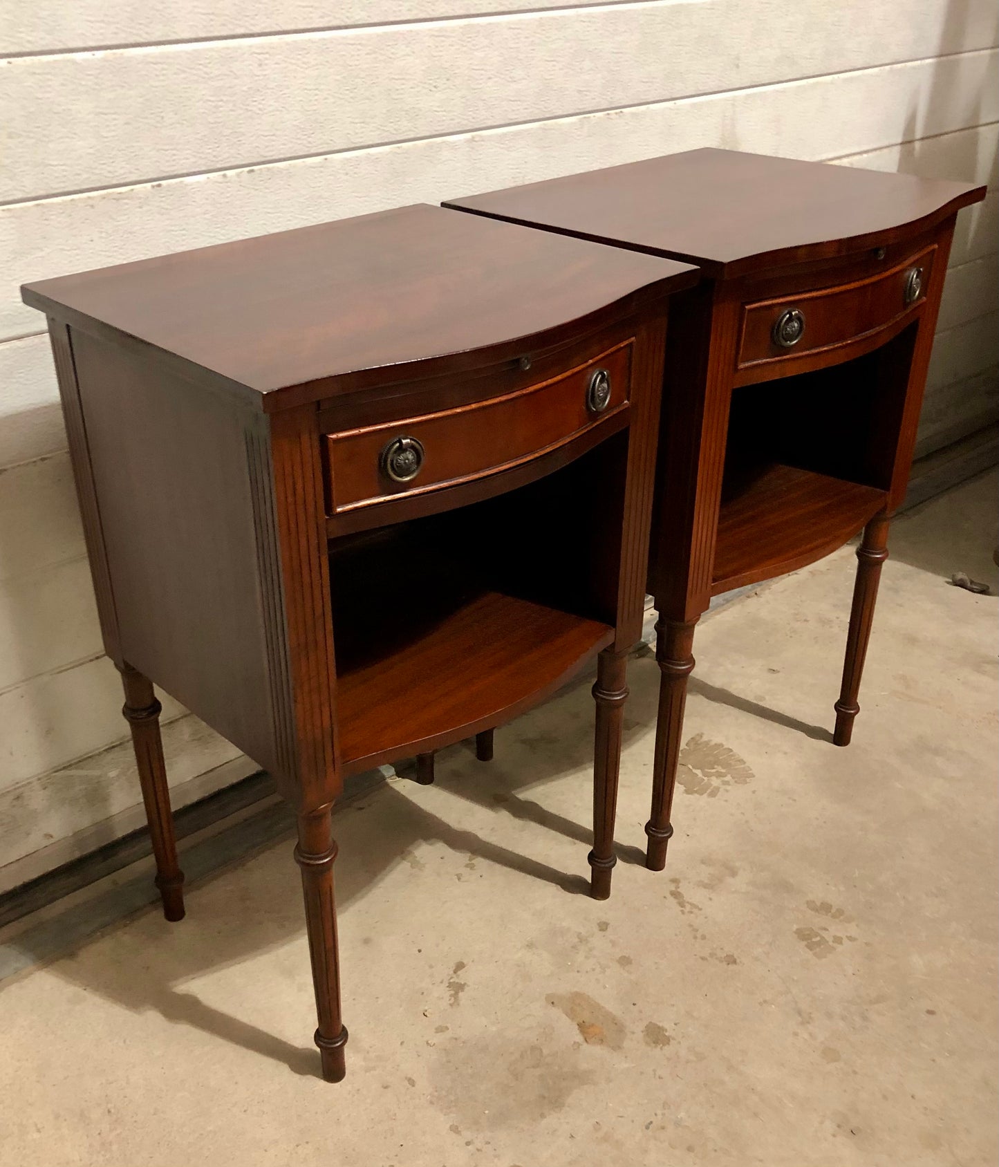 000710...Handsome Pair Of Vintage Mahogany Bedside Tables / Lamp Tables ( sold )