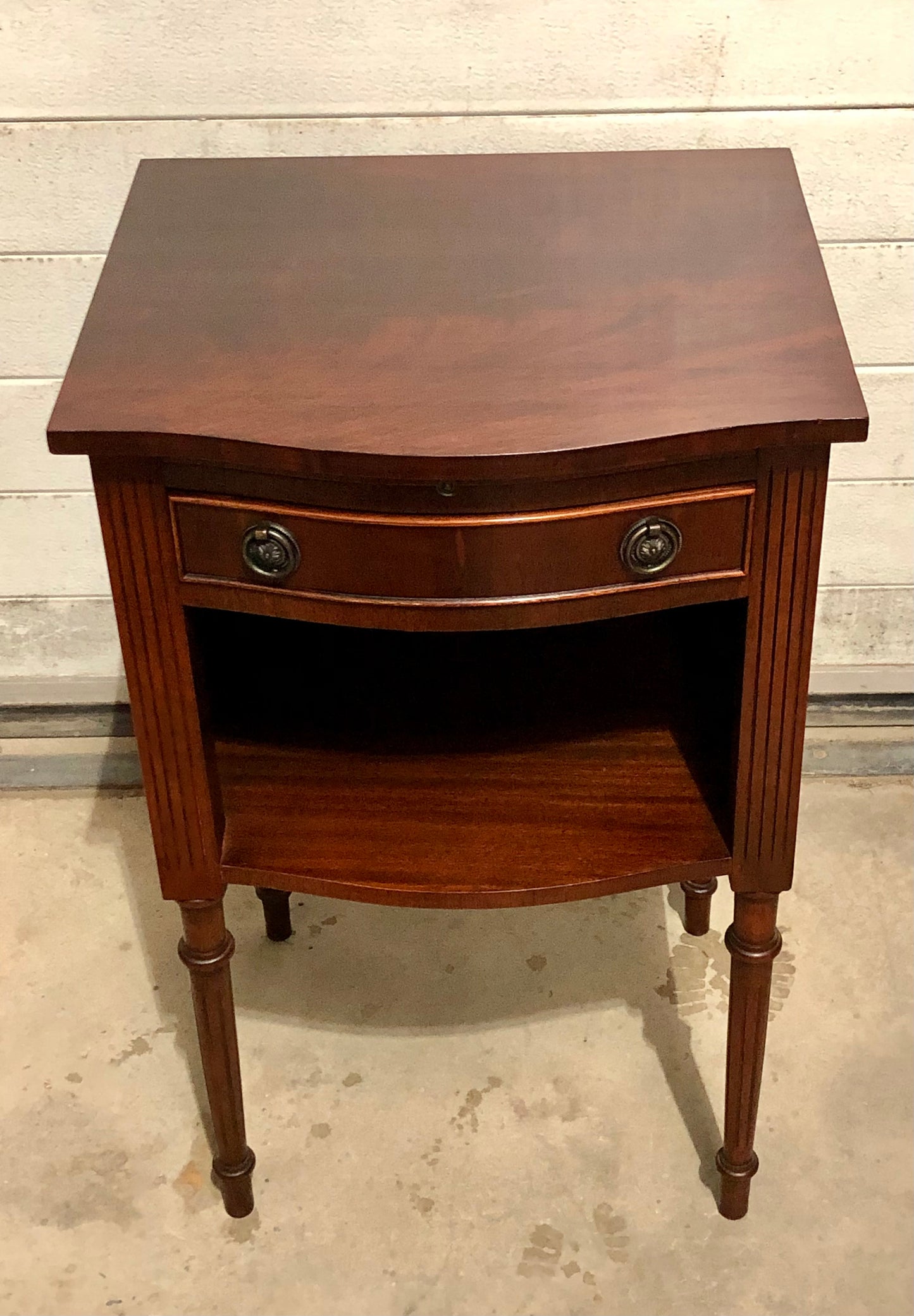 000710...Handsome Pair Of Vintage Mahogany Bedside Tables / Lamp Tables ( sold )
