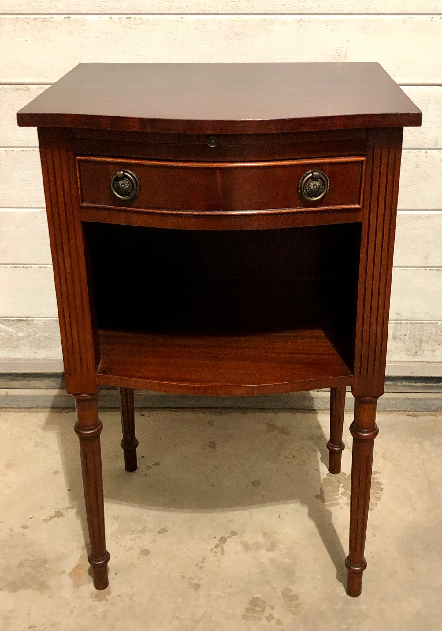 000710...Handsome Pair Of Vintage Mahogany Bedside Tables / Lamp Tables ( sold )