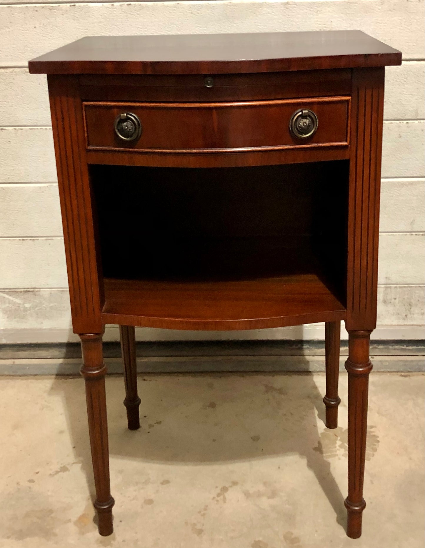 000710...Handsome Pair Of Vintage Mahogany Bedside Tables / Lamp Tables ( sold )
