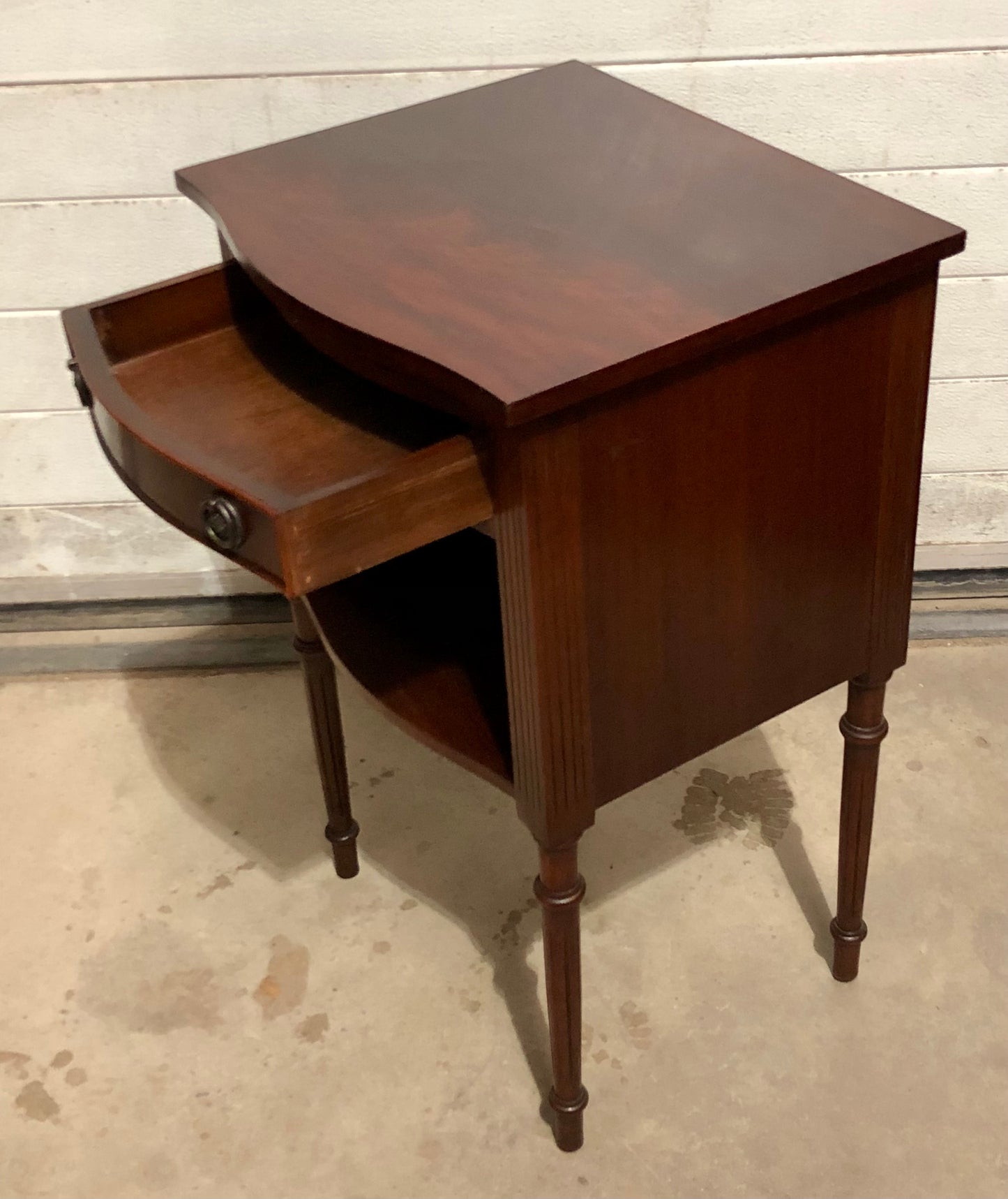 000710...Handsome Pair Of Vintage Mahogany Bedside Tables / Lamp Tables ( sold )