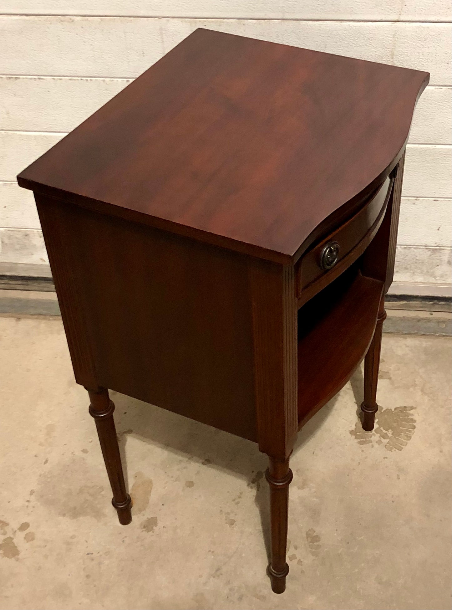 000710...Handsome Pair Of Vintage Mahogany Bedside Tables / Lamp Tables ( sold )