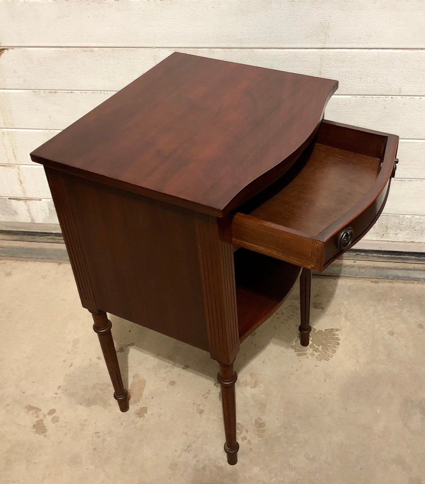 000710...Handsome Pair Of Vintage Mahogany Bedside Tables / Lamp Tables ( sold )