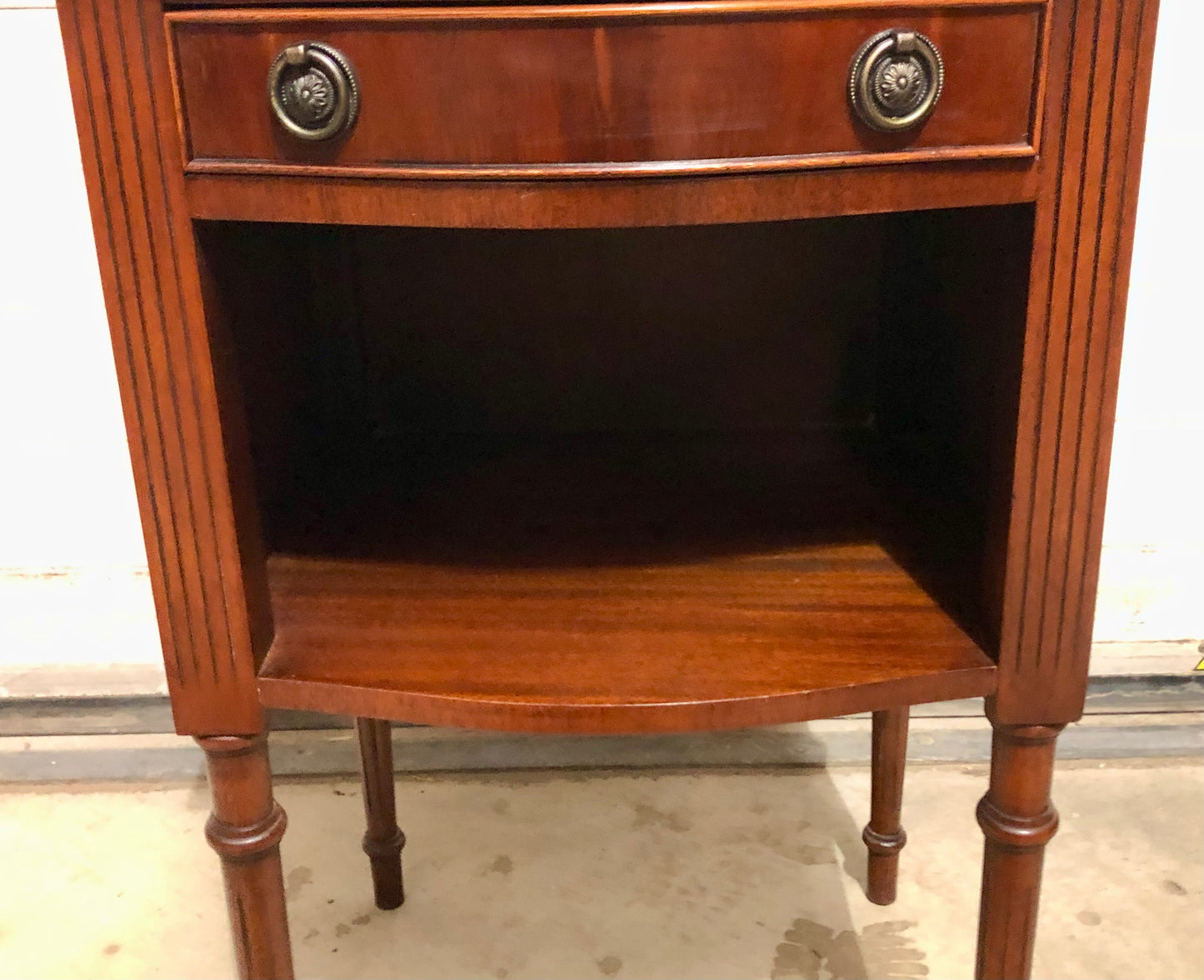 000710...Handsome Pair Of Vintage Mahogany Bedside Tables / Lamp Tables ( sold )