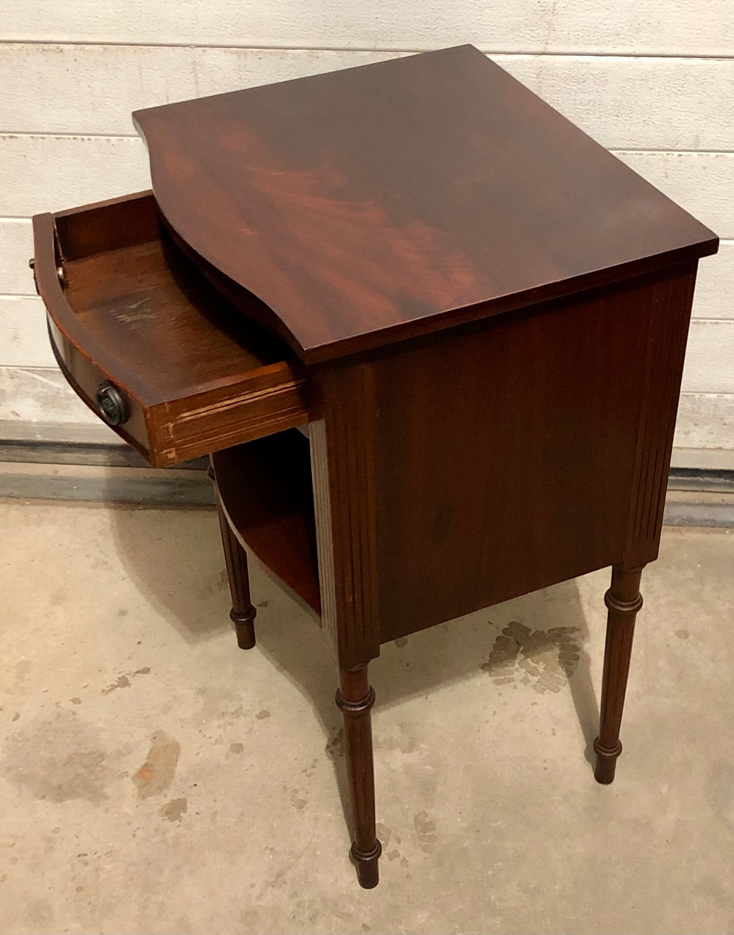 000710...Handsome Pair Of Vintage Mahogany Bedside Tables / Lamp Tables ( sold )