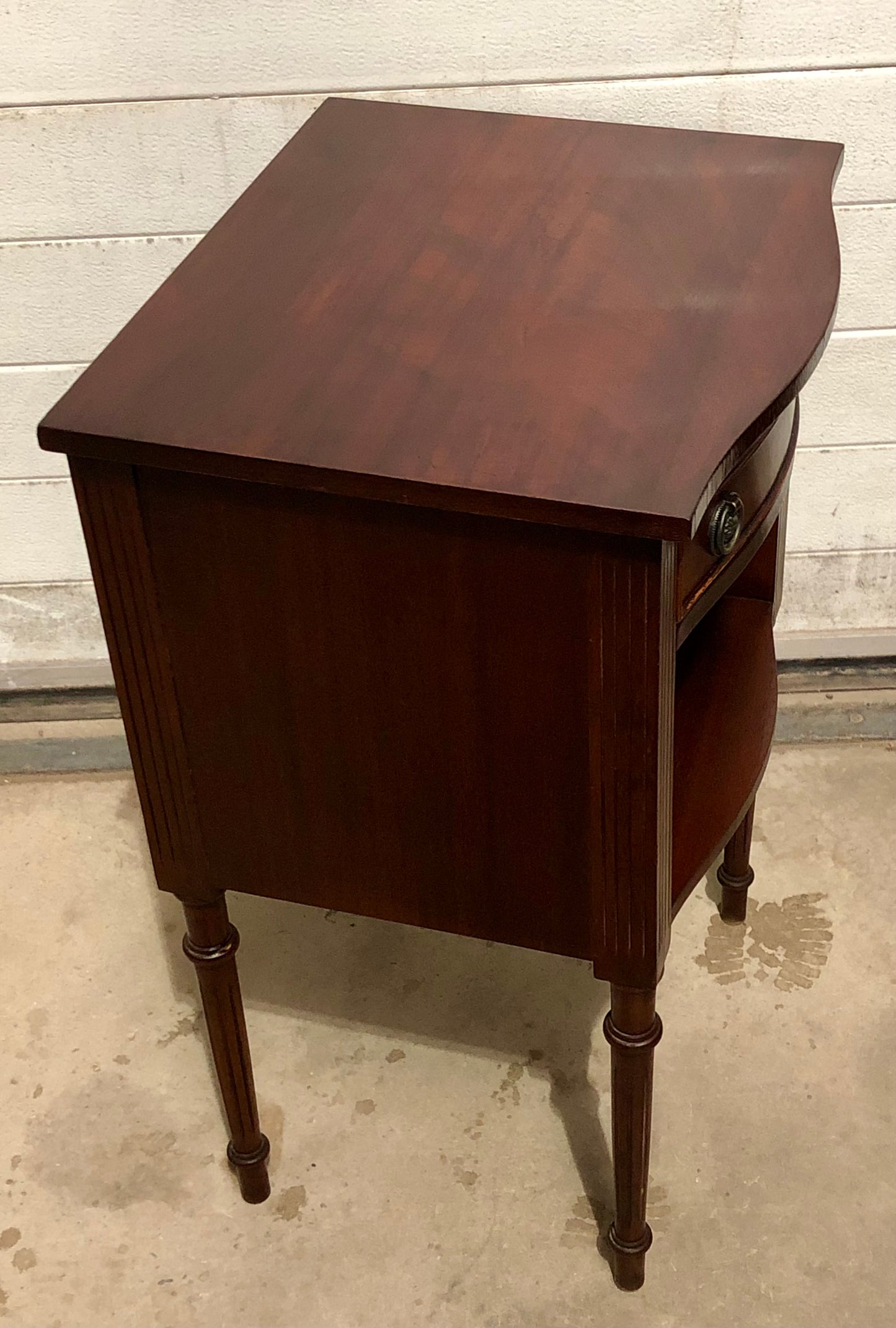 000710...Handsome Pair Of Vintage Mahogany Bedside Tables / Lamp Tables ( sold )