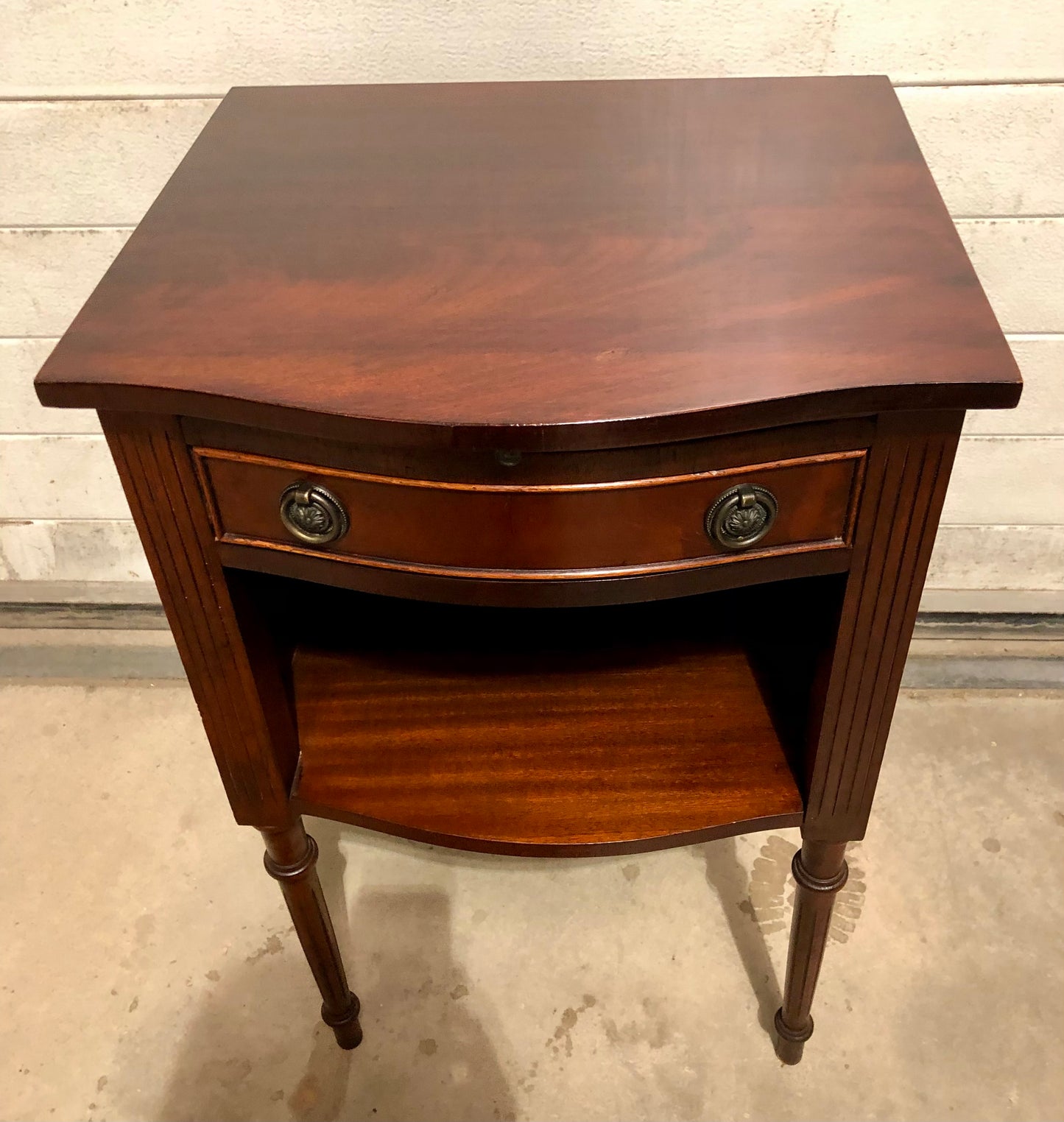 000710...Handsome Pair Of Vintage Mahogany Bedside Tables / Lamp Tables ( sold )