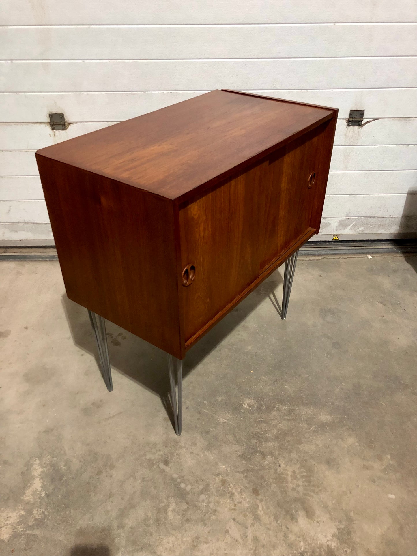 000687....Retro Teak Drinks Cabinet