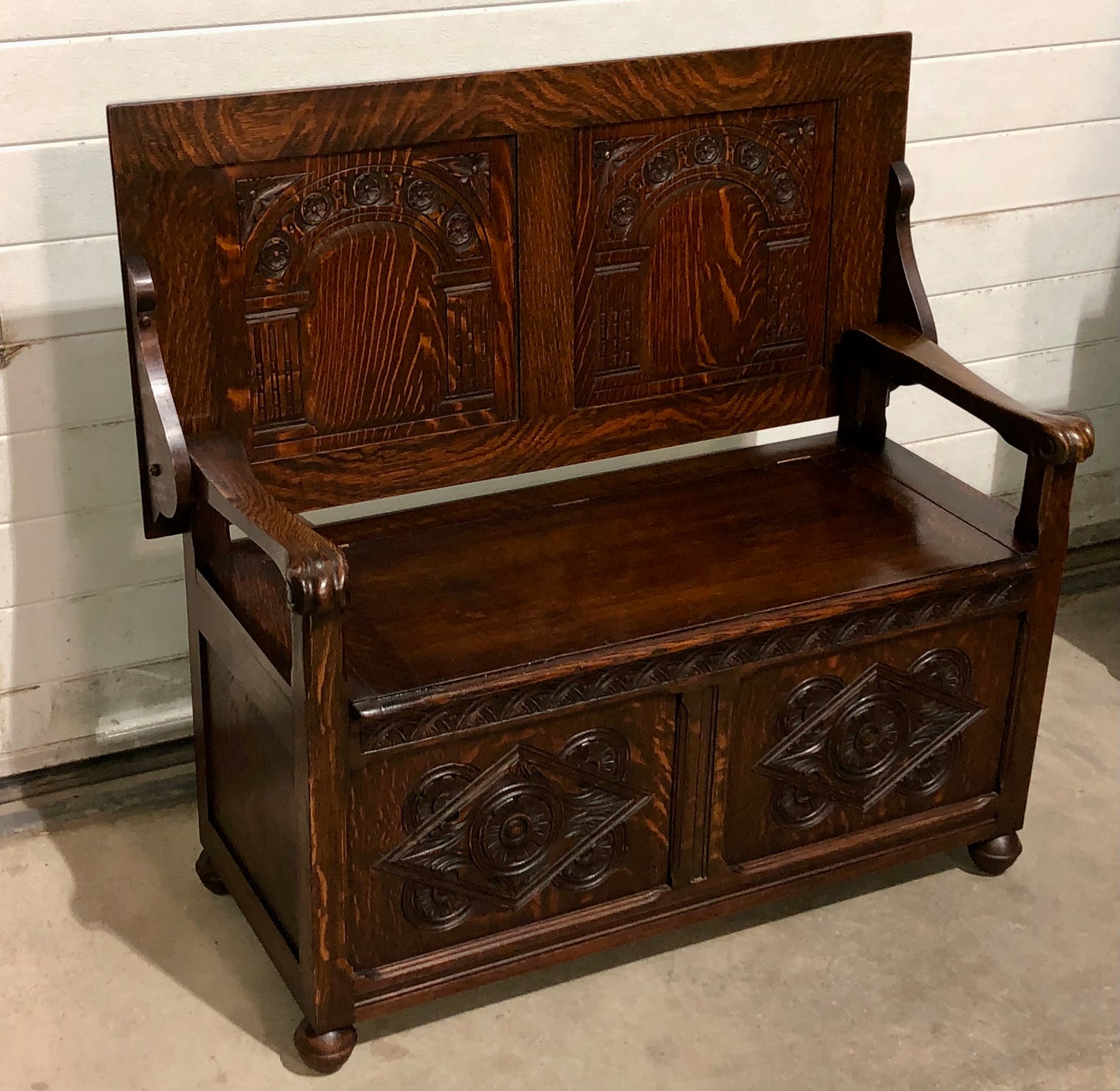 000699....Handsome Carved Oak Monks Bench / Hall Seat ( sold )