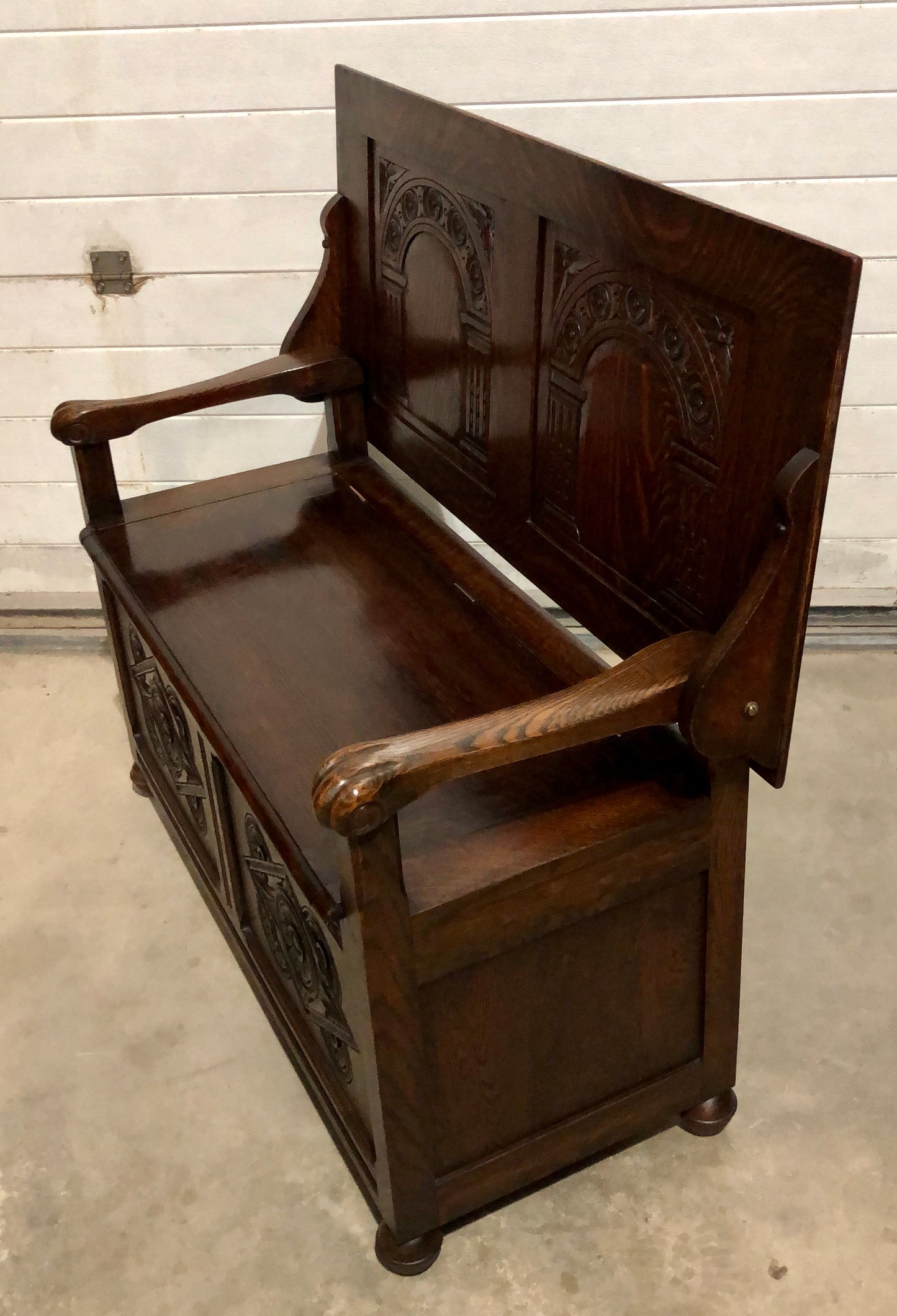 000699....Handsome Carved Oak Monks Bench / Hall Seat ( sold )