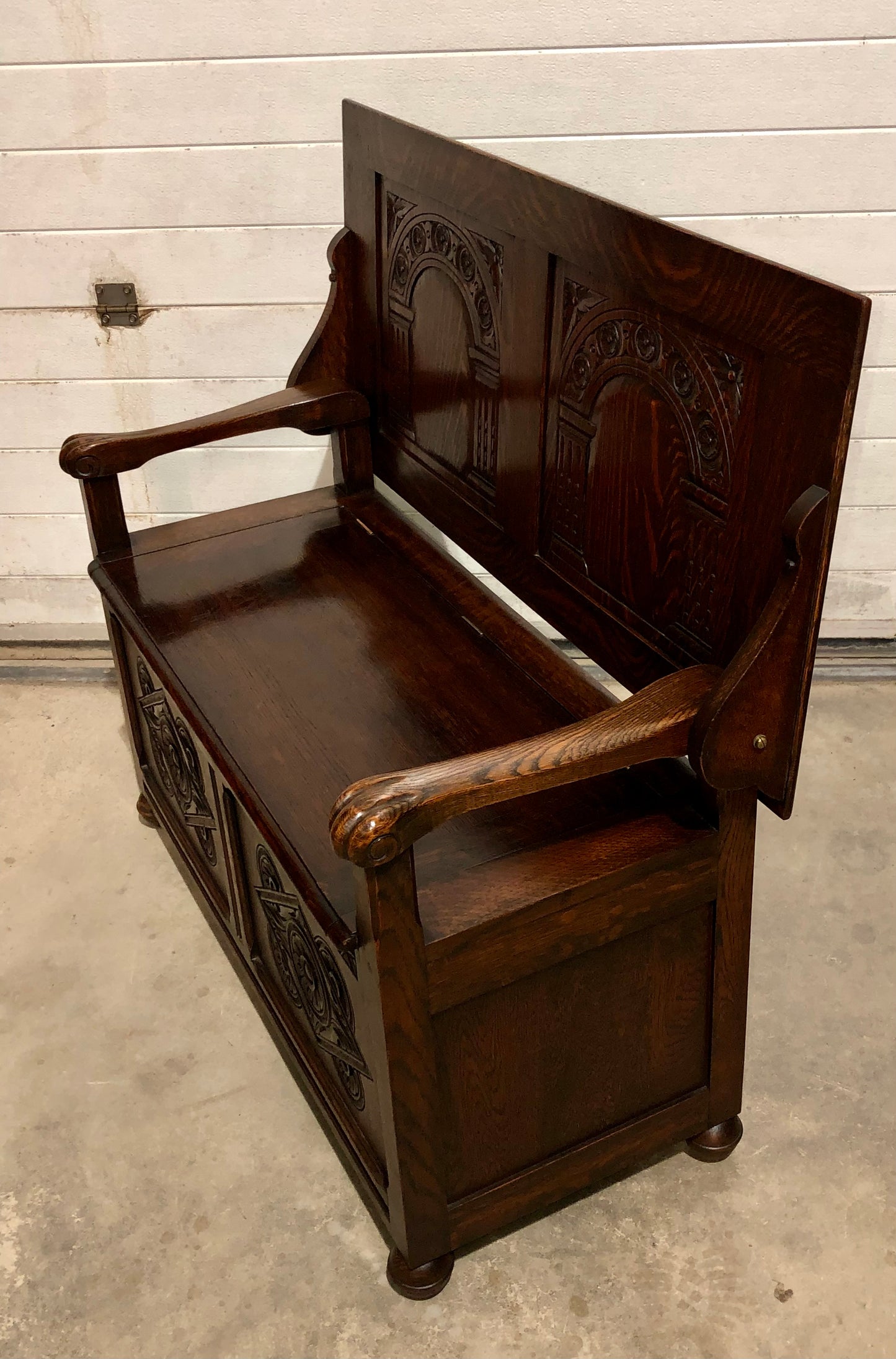 000699....Handsome Carved Oak Monks Bench / Hall Seat ( sold )