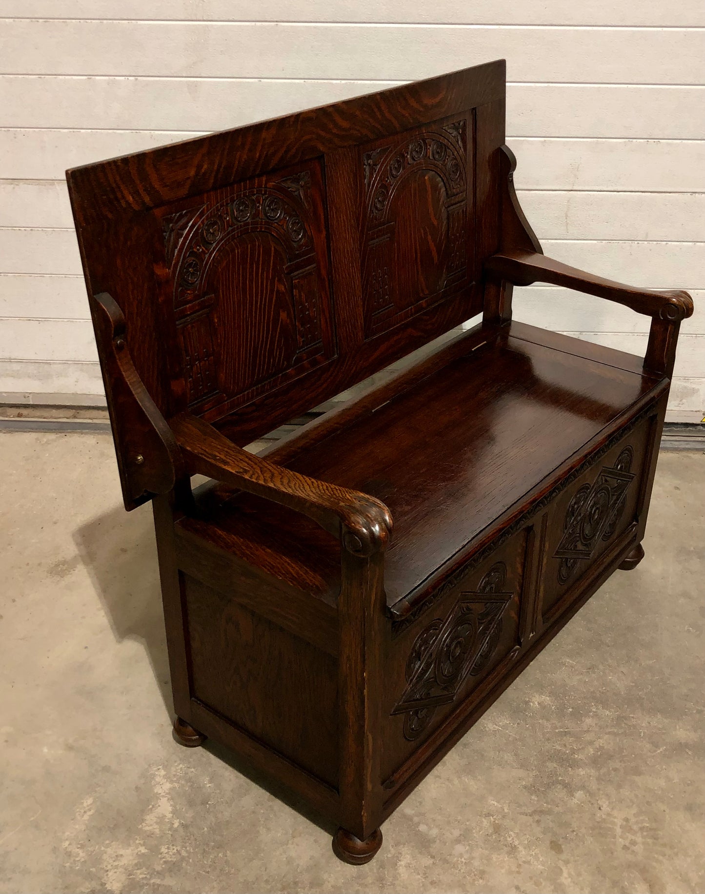 000699....Handsome Carved Oak Monks Bench / Hall Seat ( sold )