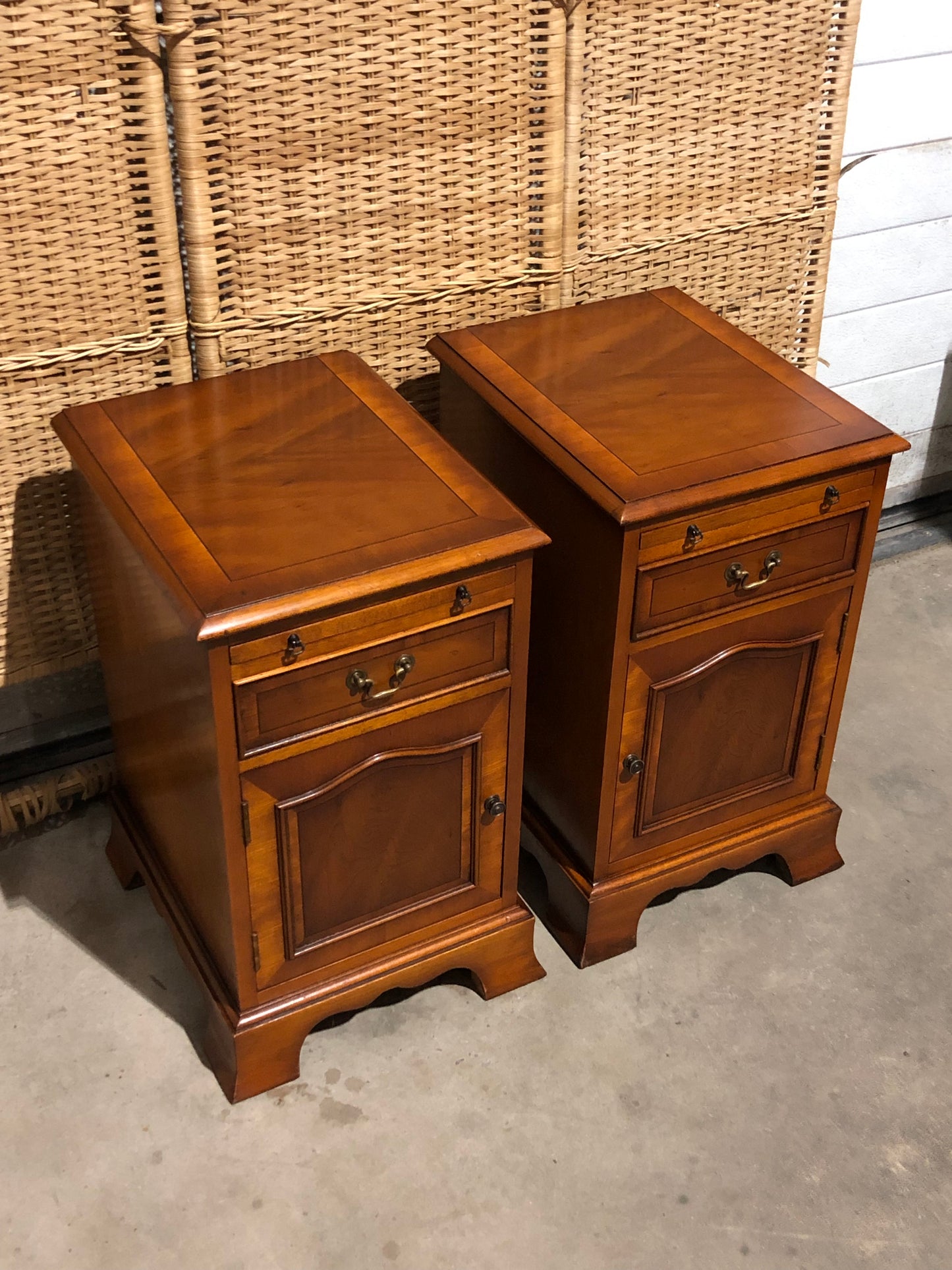 000690....Handsome Pair Of Vintage Yew Bedside Tables / Lamp Tables