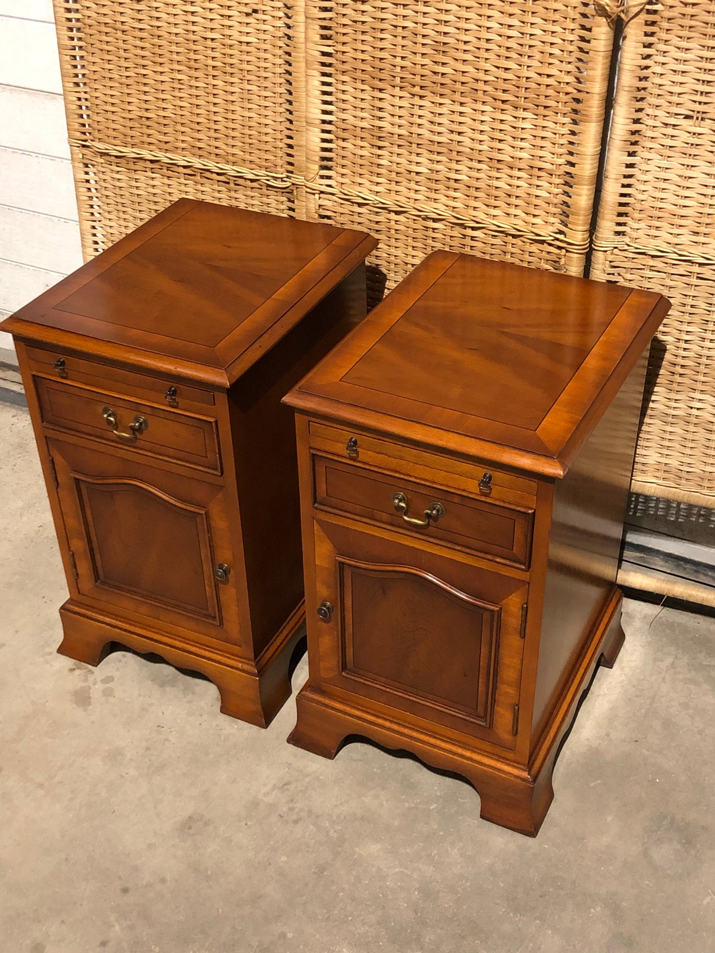 000690....Handsome Pair Of Vintage Yew Bedside Tables / Lamp Tables