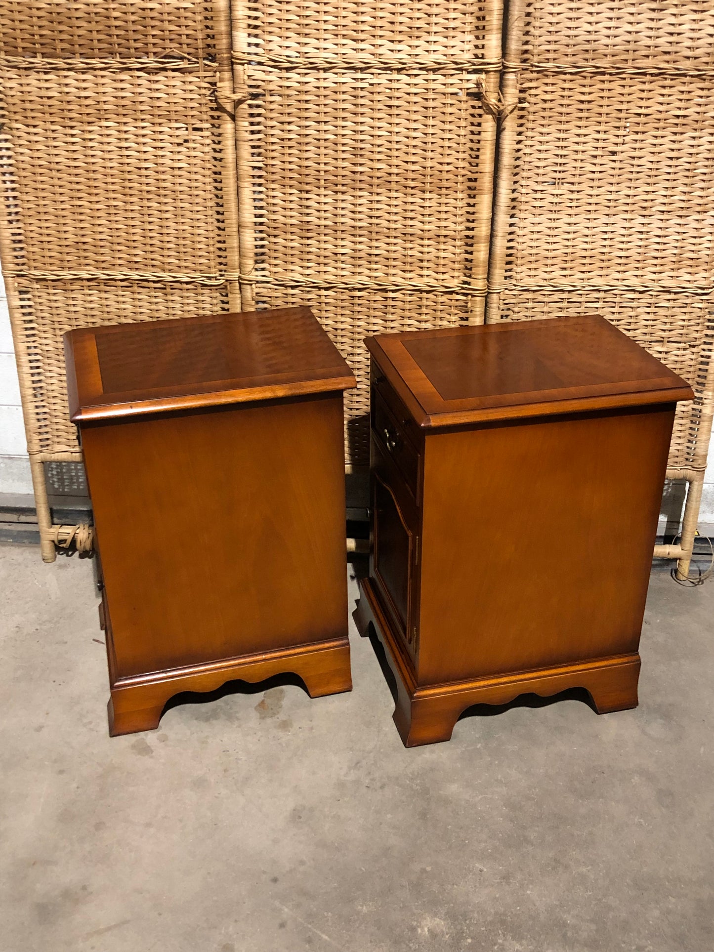 000690....Handsome Pair Of Vintage Yew Bedside Tables / Lamp Tables