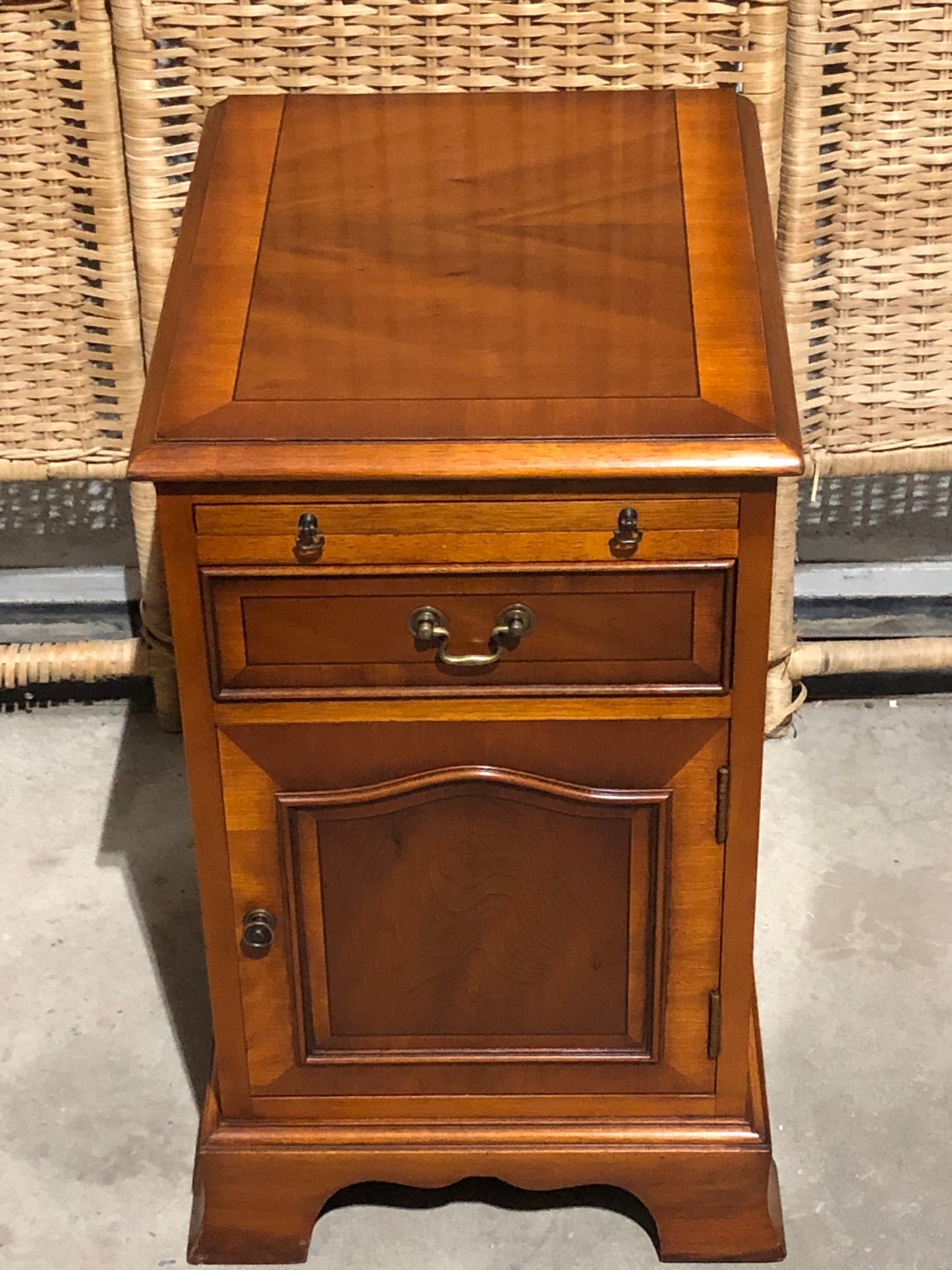 000690....Handsome Pair Of Vintage Yew Bedside Tables / Lamp Tables