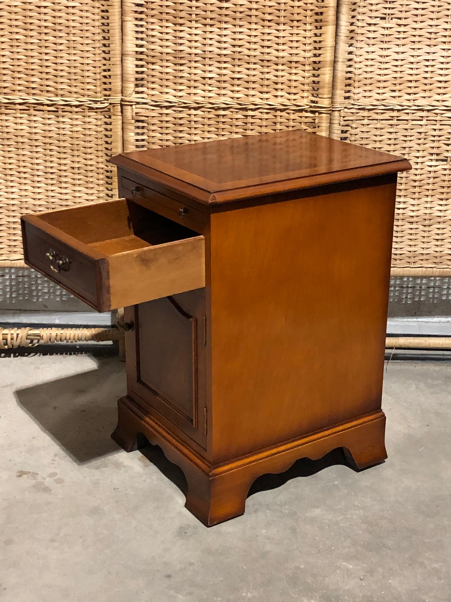 000690....Handsome Pair Of Vintage Yew Bedside Tables / Lamp Tables