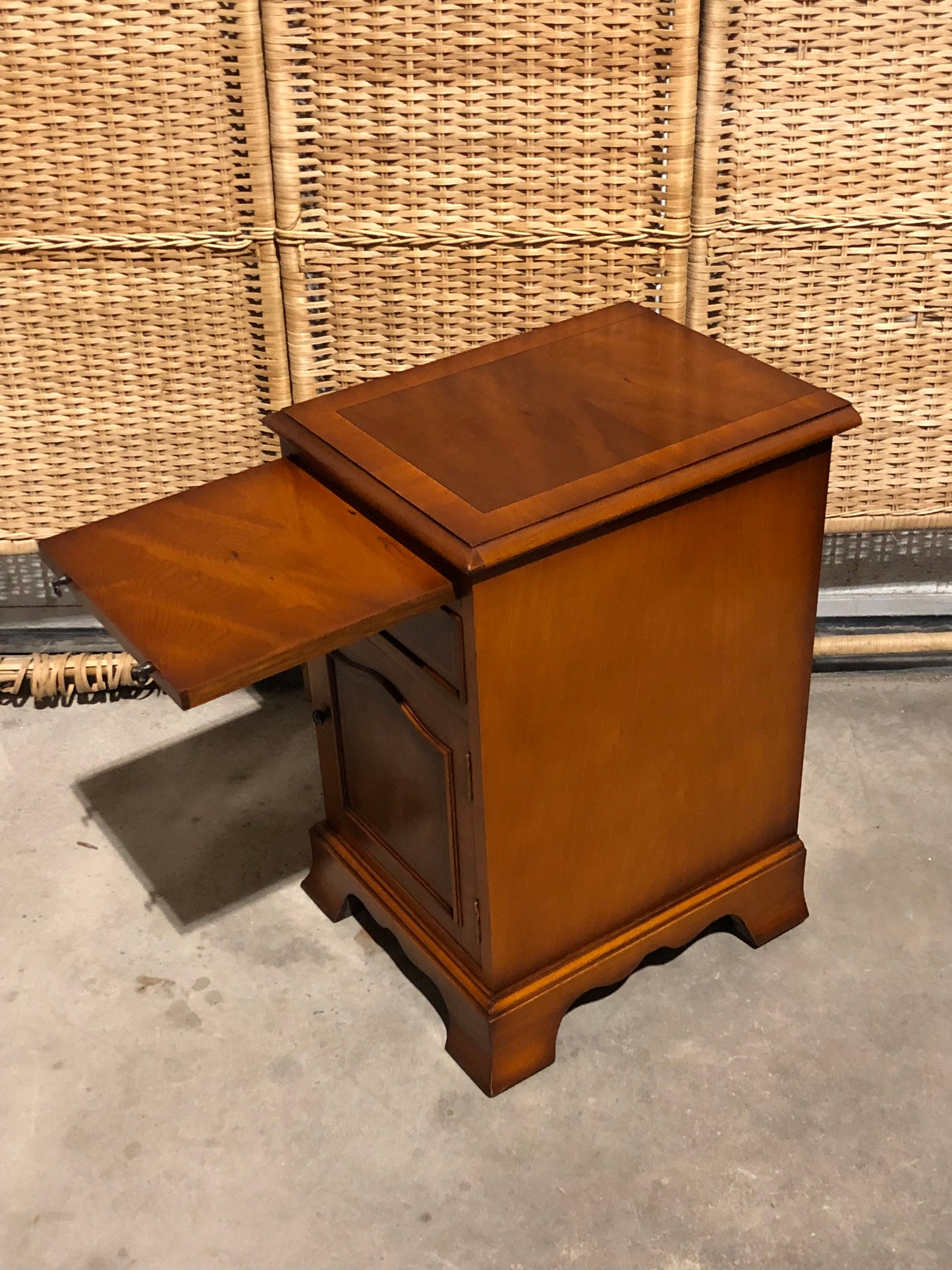000690....Handsome Pair Of Vintage Yew Bedside Tables / Lamp Tables