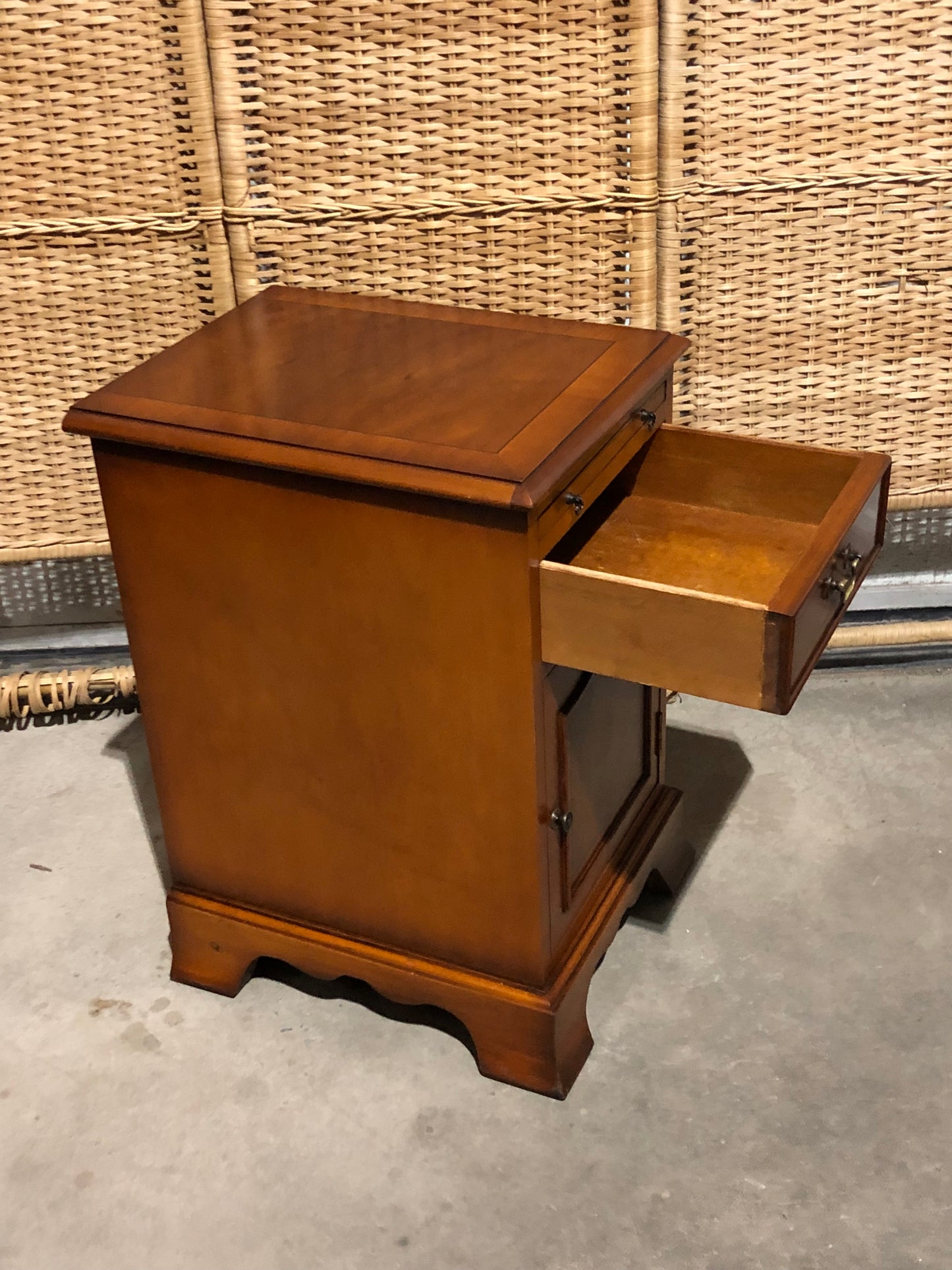 000690....Handsome Pair Of Vintage Yew Bedside Tables / Lamp Tables