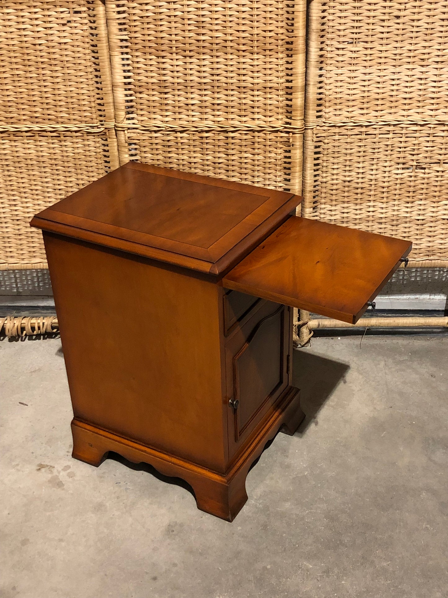 000690....Handsome Pair Of Vintage Yew Bedside Tables / Lamp Tables