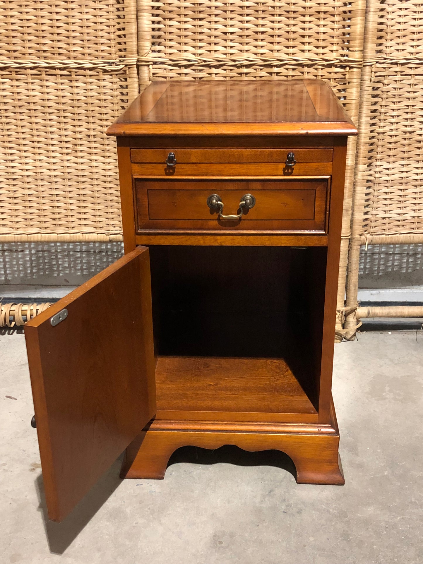 000690....Handsome Pair Of Vintage Yew Bedside Tables / Lamp Tables