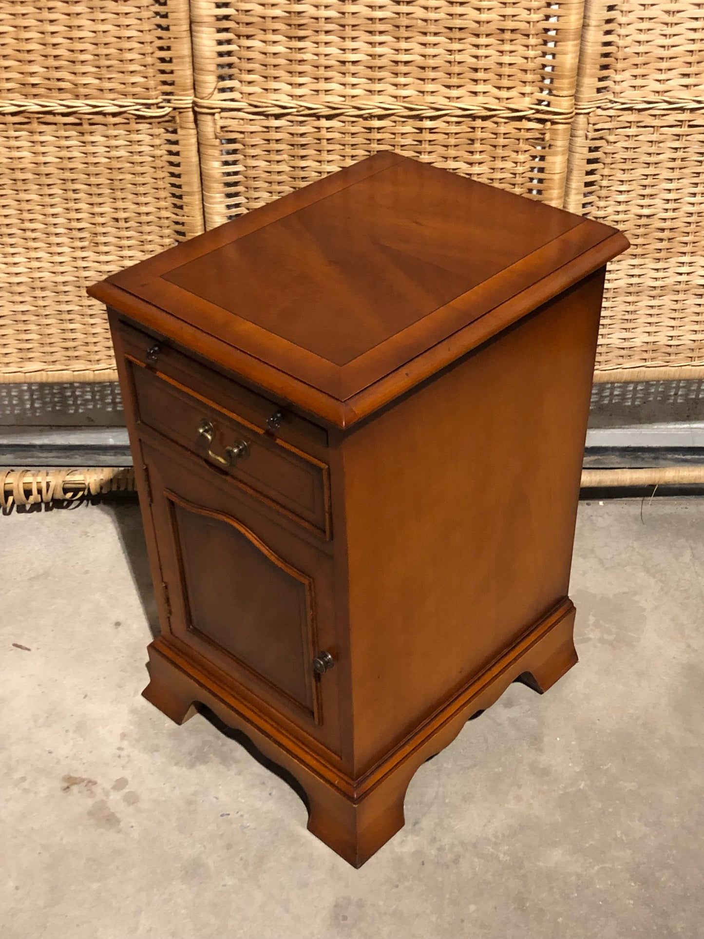 000690....Handsome Pair Of Vintage Yew Bedside Tables / Lamp Tables