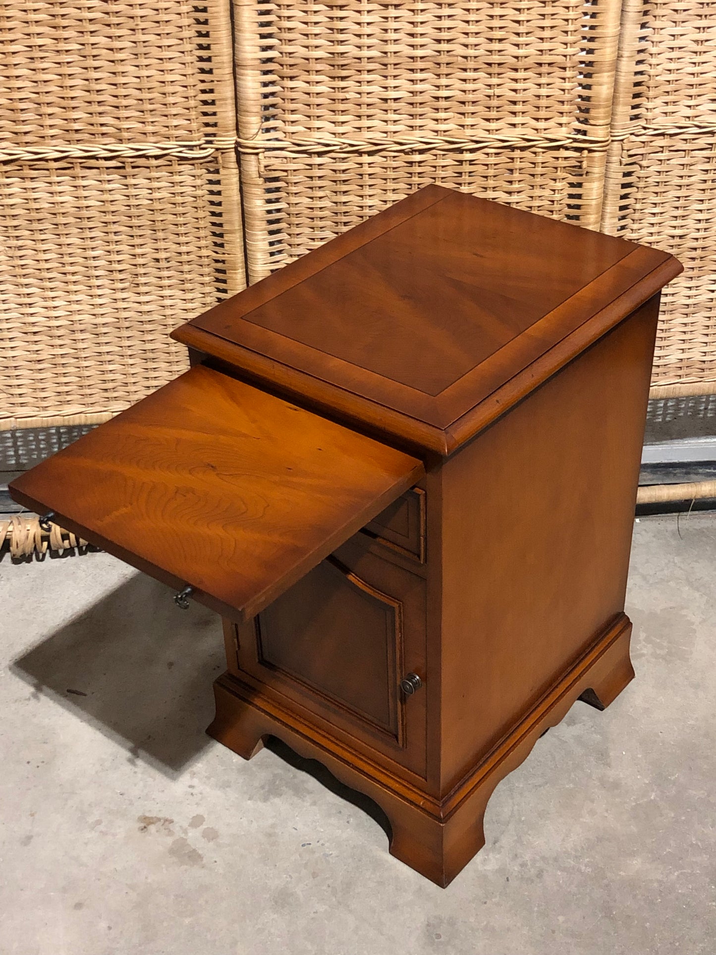 000690....Handsome Pair Of Vintage Yew Bedside Tables / Lamp Tables