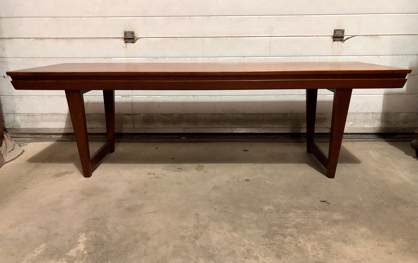 000686....Handsome Large Retro Teak Extending Coffee Table