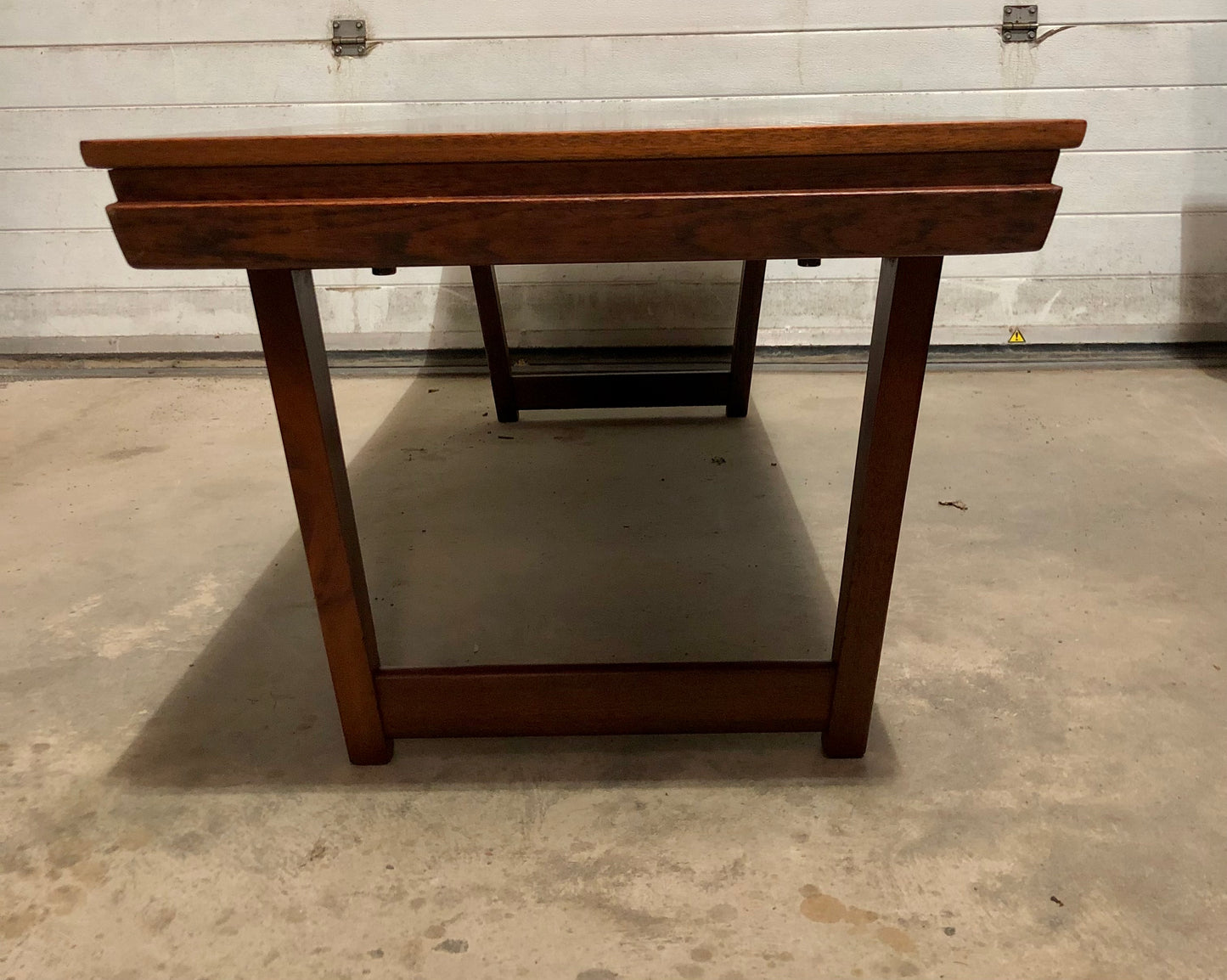 000686....Handsome Large Retro Teak Extending Coffee Table