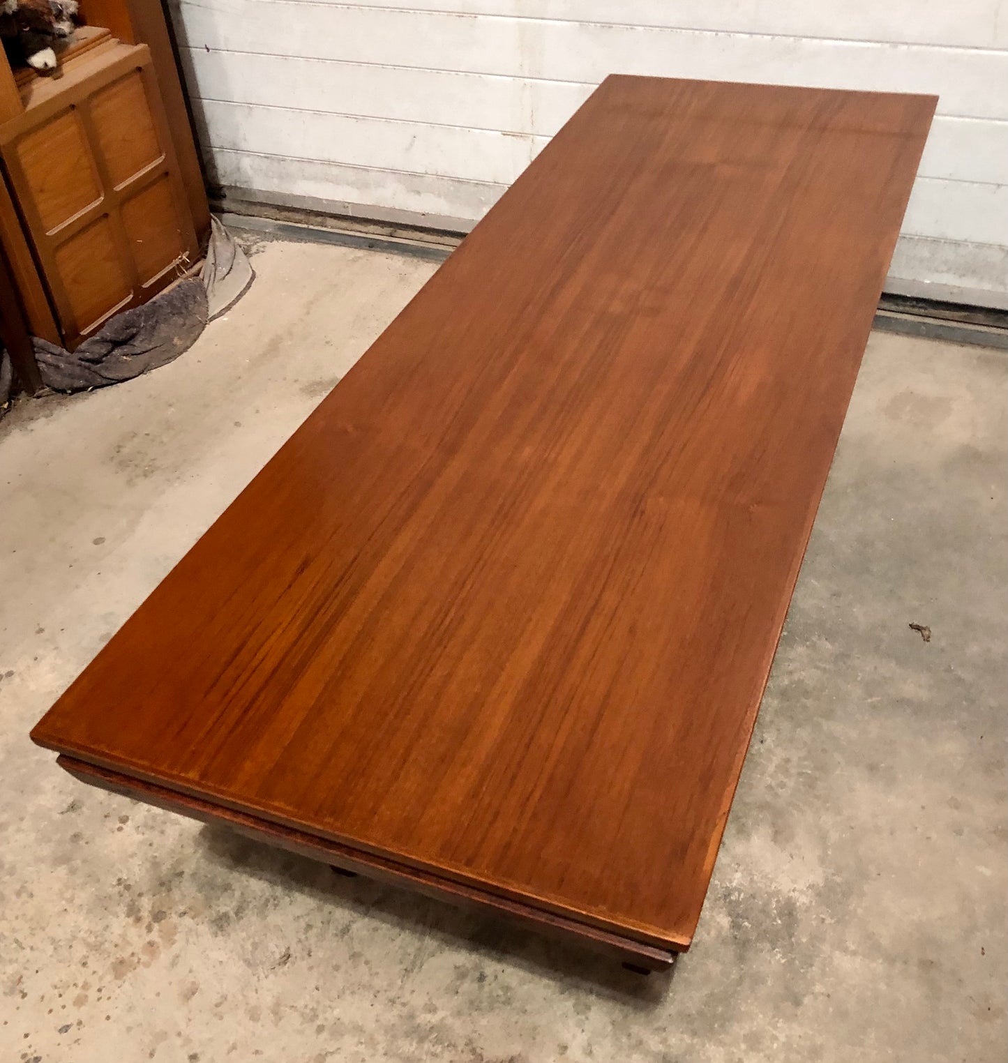 000686....Handsome Large Retro Teak Extending Coffee Table