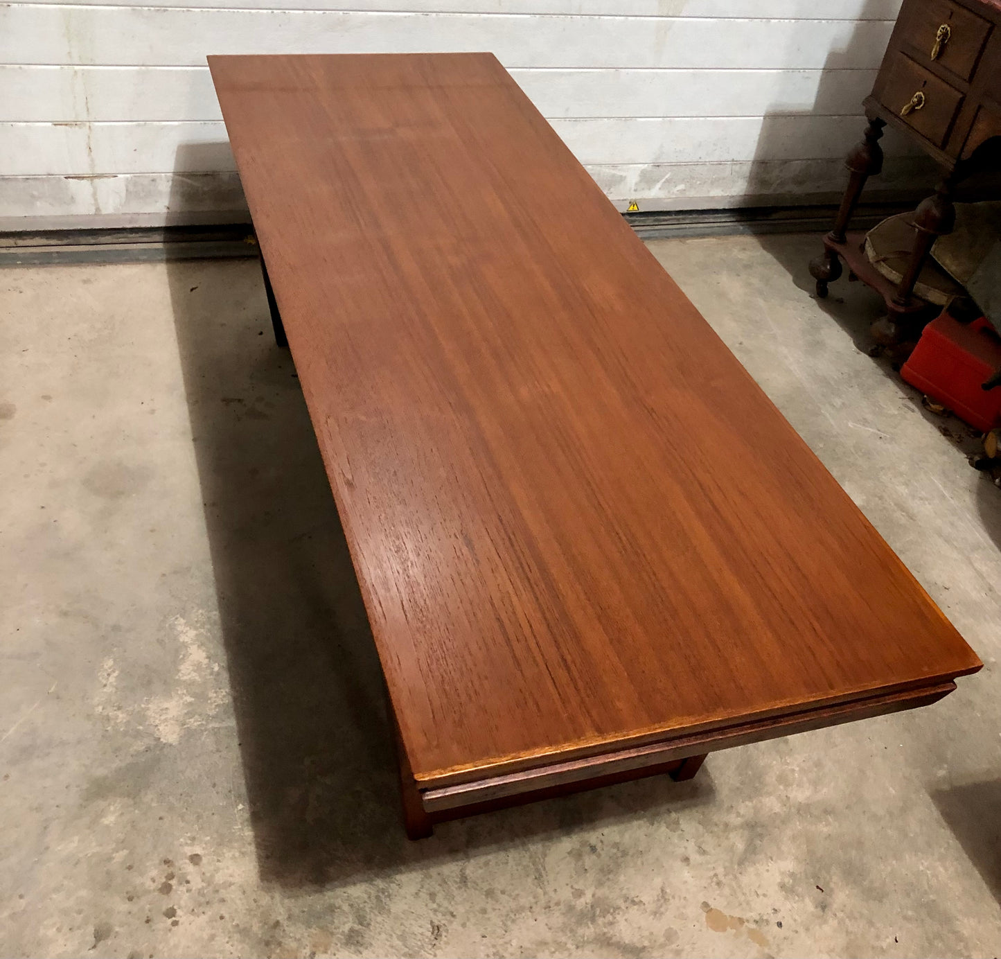 000686....Handsome Large Retro Teak Extending Coffee Table