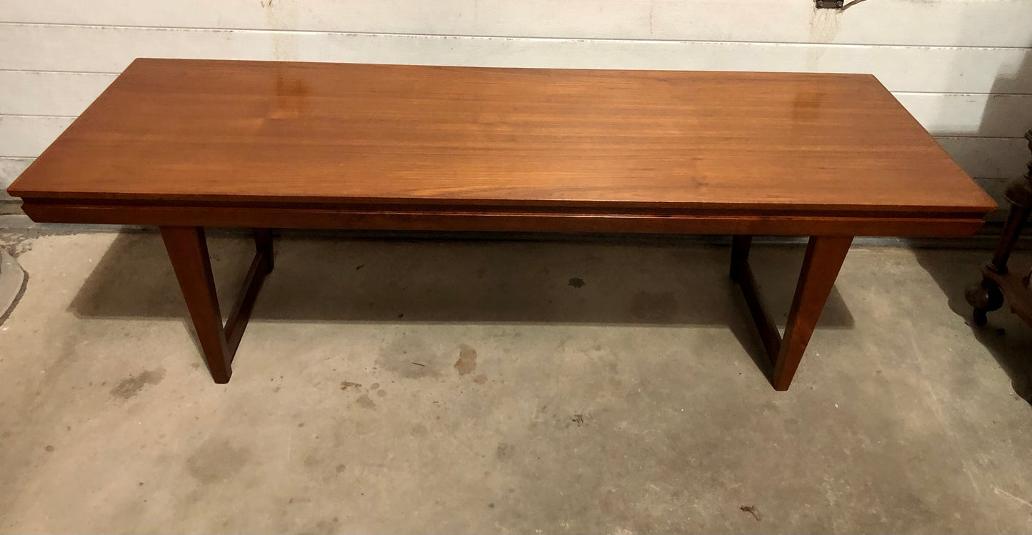 000686....Handsome Large Retro Teak Extending Coffee Table