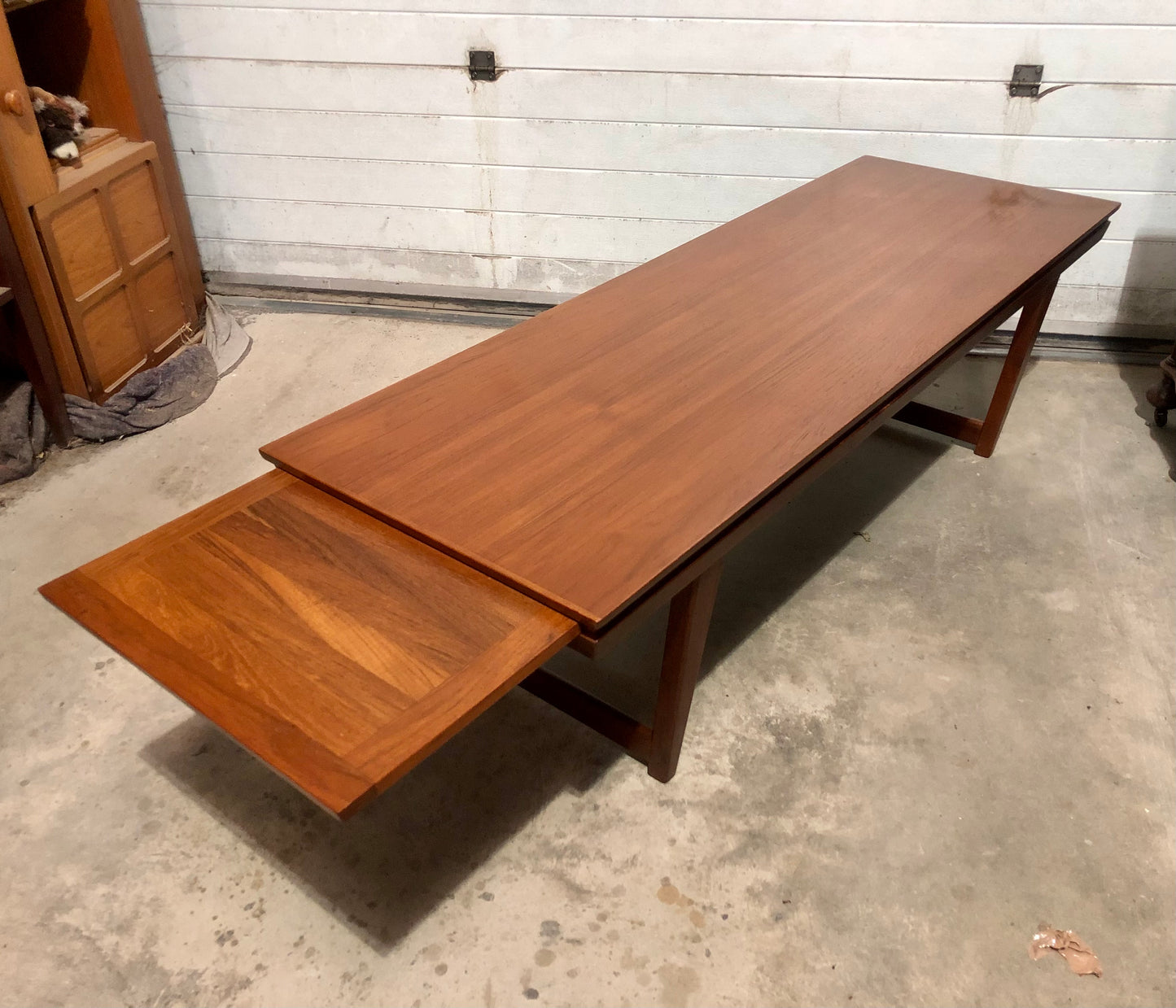 000686....Handsome Large Retro Teak Extending Coffee Table