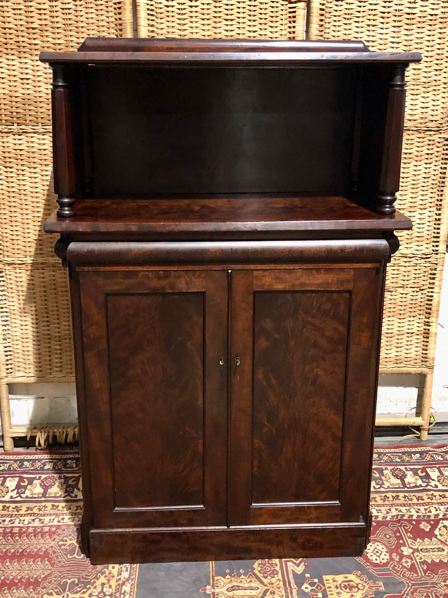 000681....Handsome Antique William IV Mahogany Chiffonier / Buffet