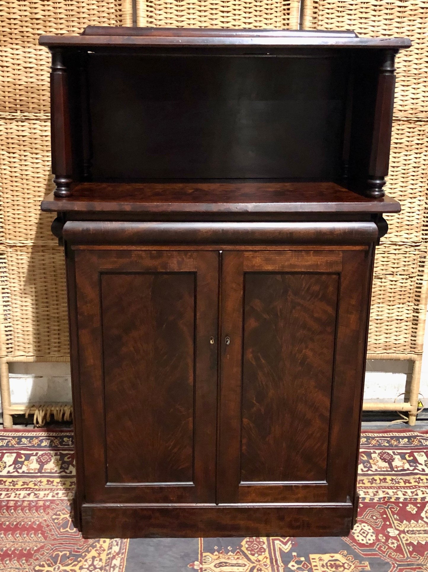 000681....Handsome Antique William IV Mahogany Chiffonier / Buffet