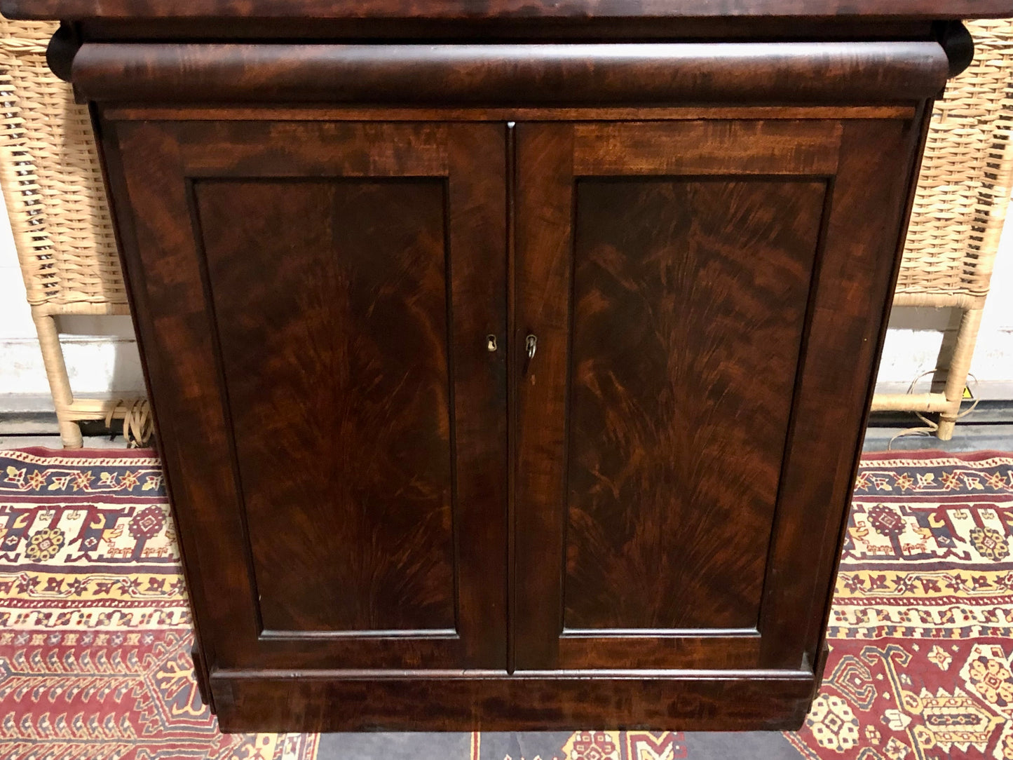 000681....Handsome Antique William IV Mahogany Chiffonier / Buffet