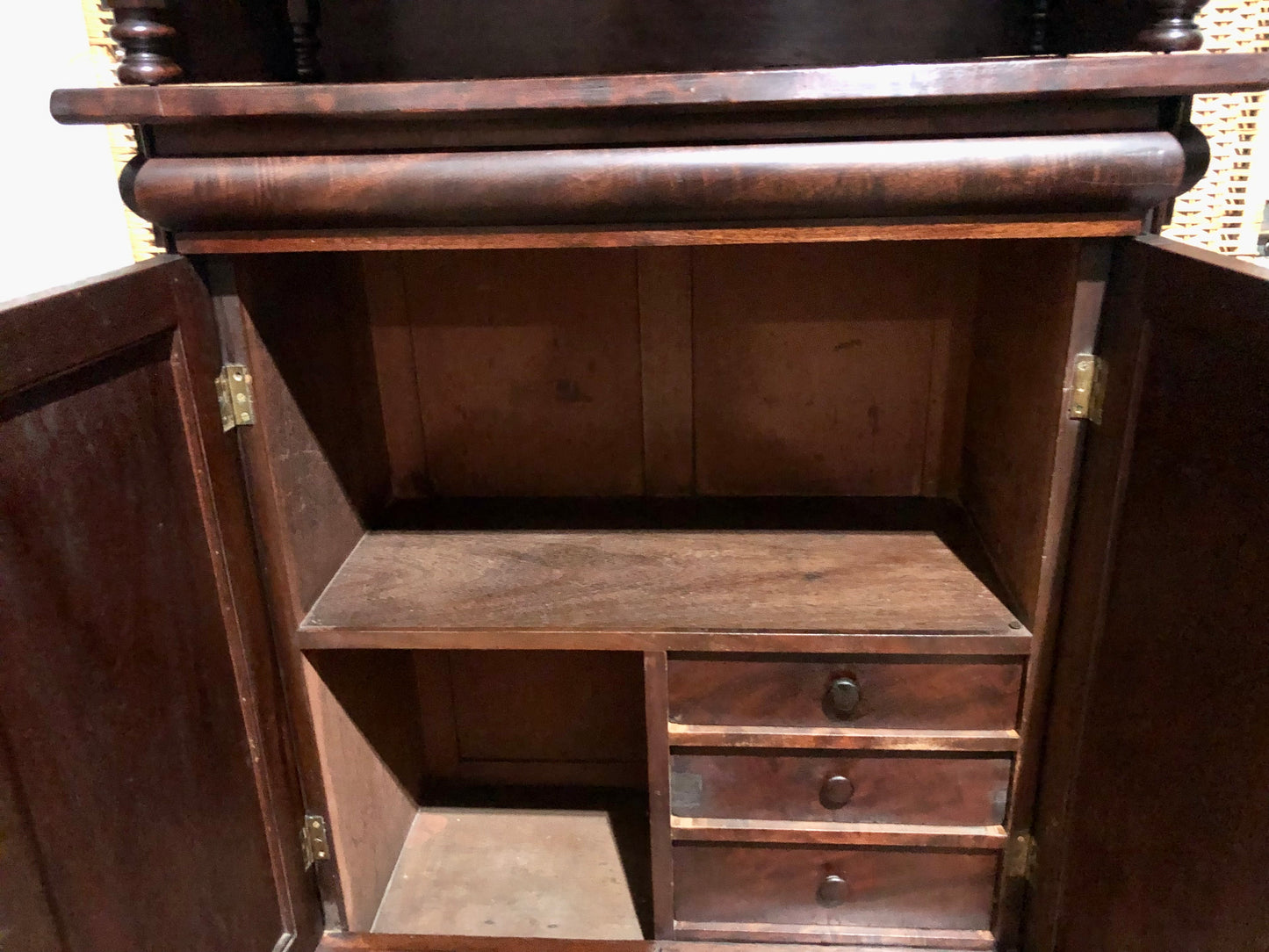 000681....Handsome Antique William IV Mahogany Chiffonier / Buffet