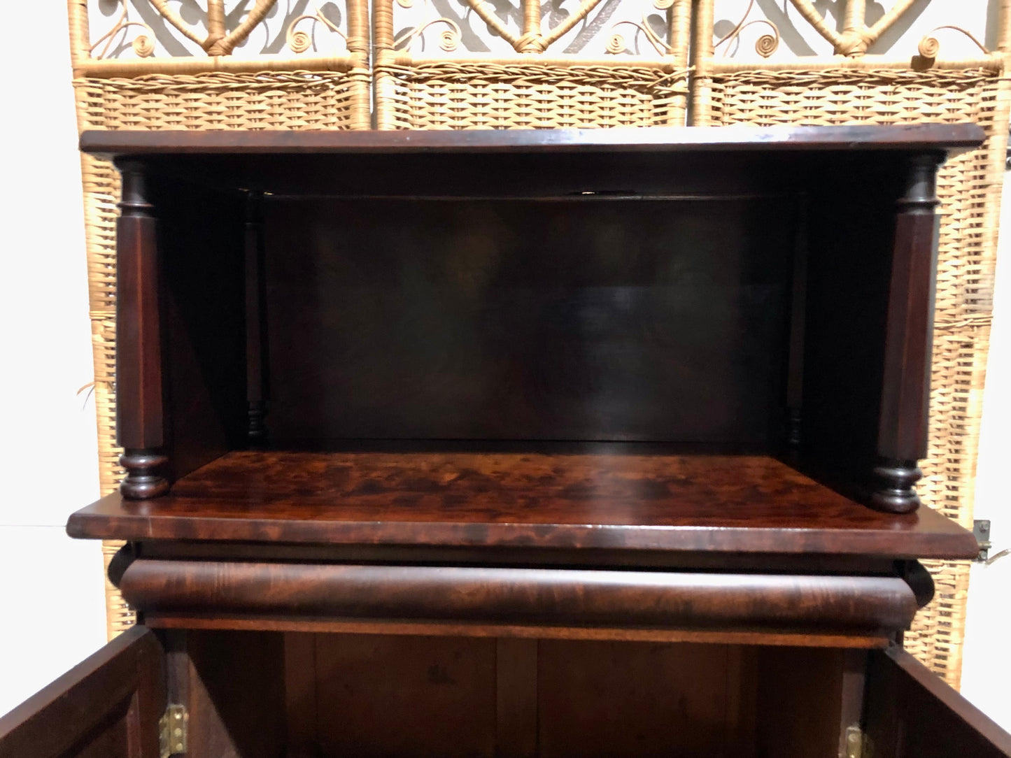 000681....Handsome Antique William IV Mahogany Chiffonier / Buffet