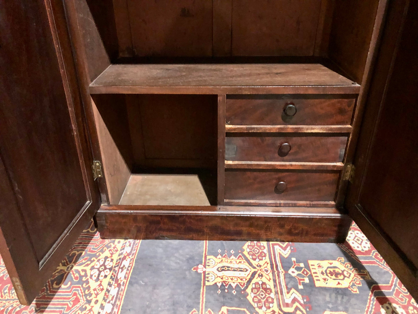 000681....Handsome Antique William IV Mahogany Chiffonier / Buffet