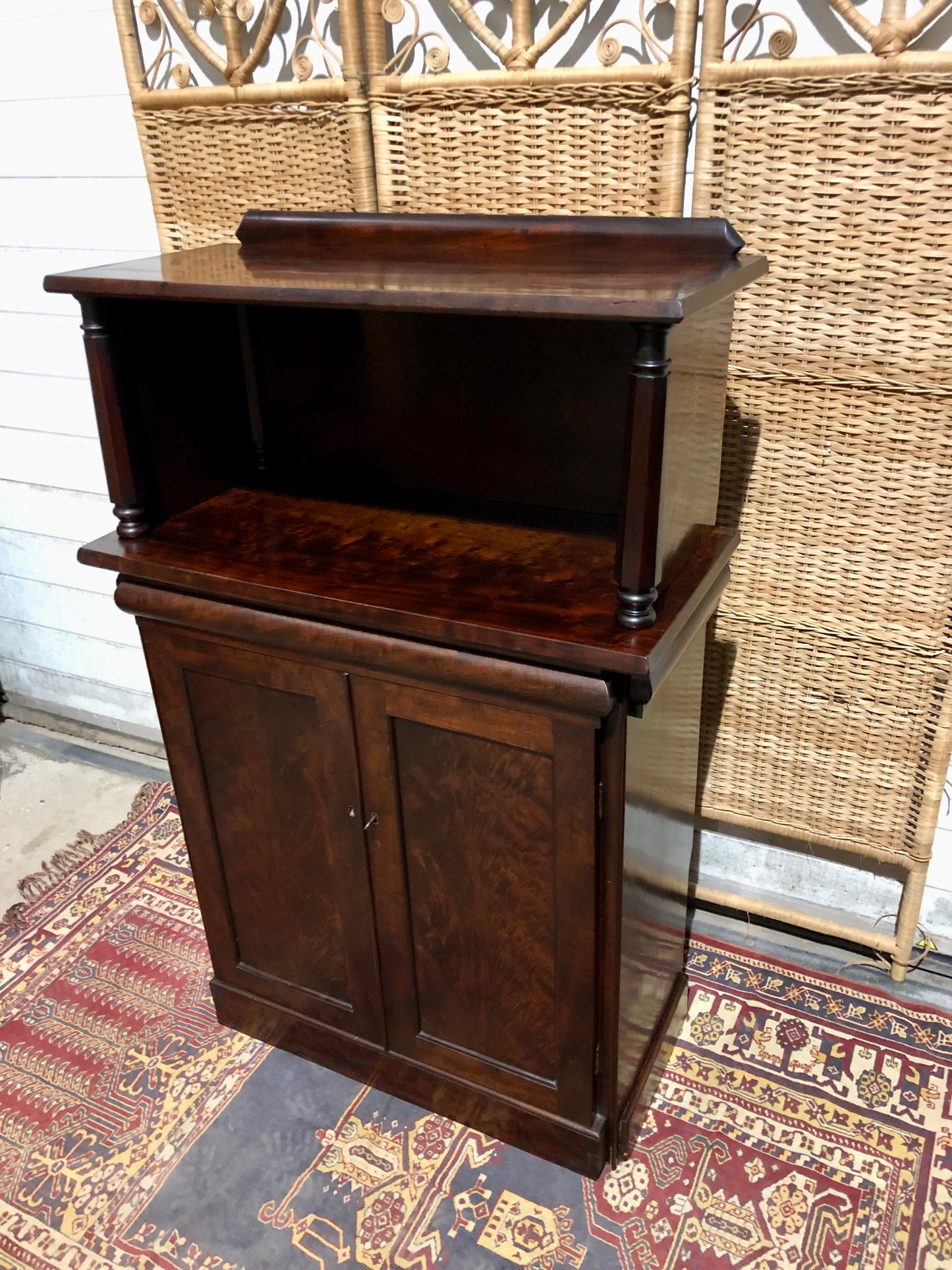 000681....Handsome Antique William IV Mahogany Chiffonier / Buffet