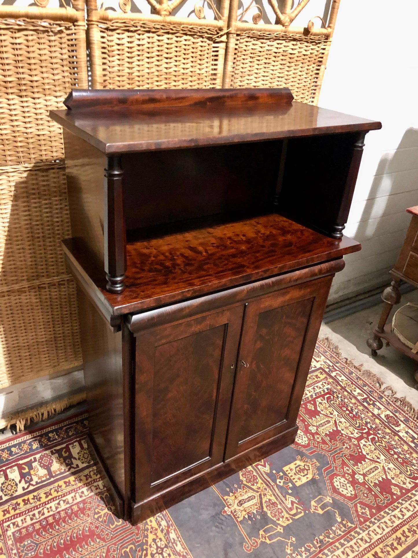 000681....Handsome Antique William IV Mahogany Chiffonier / Buffet