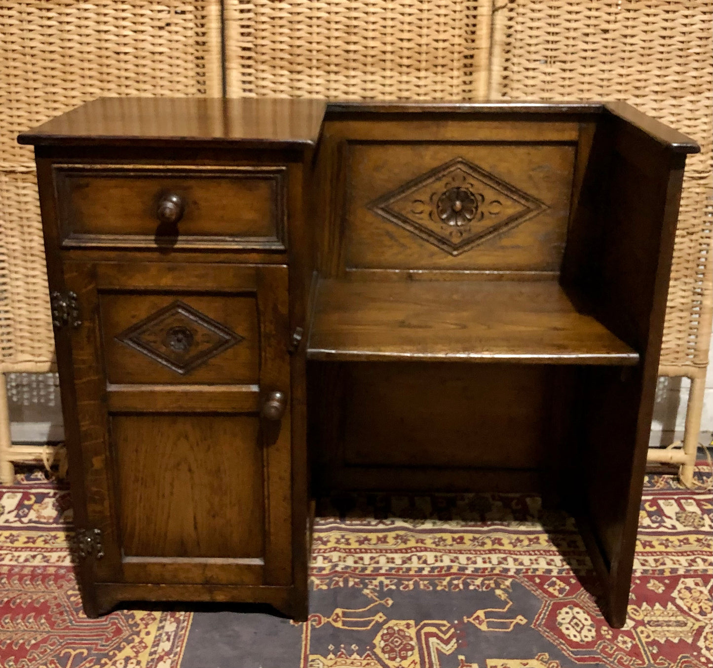000679....Handsome Vintage Carved Oak Hall Seat