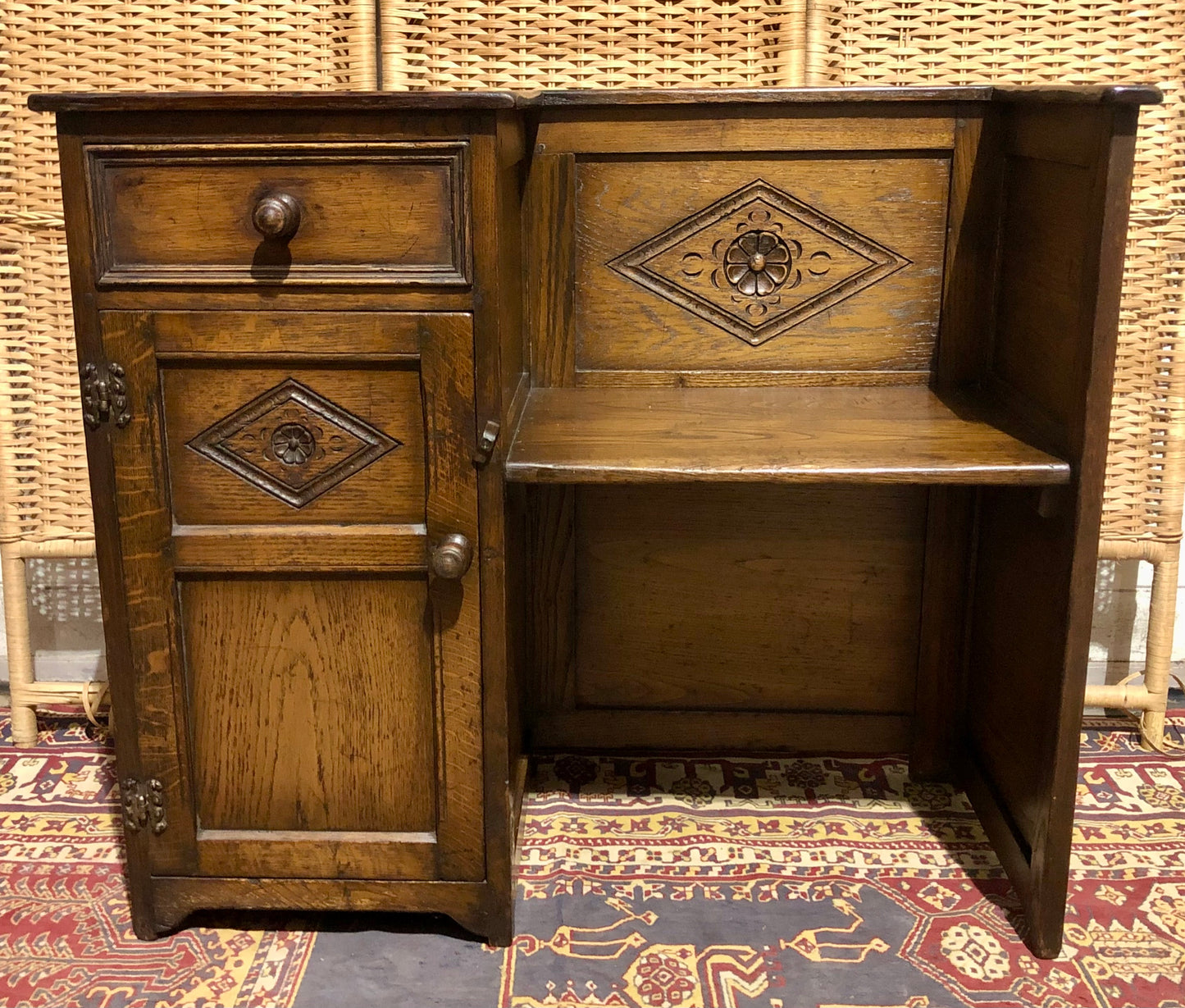000679....Handsome Vintage Carved Oak Hall Seat