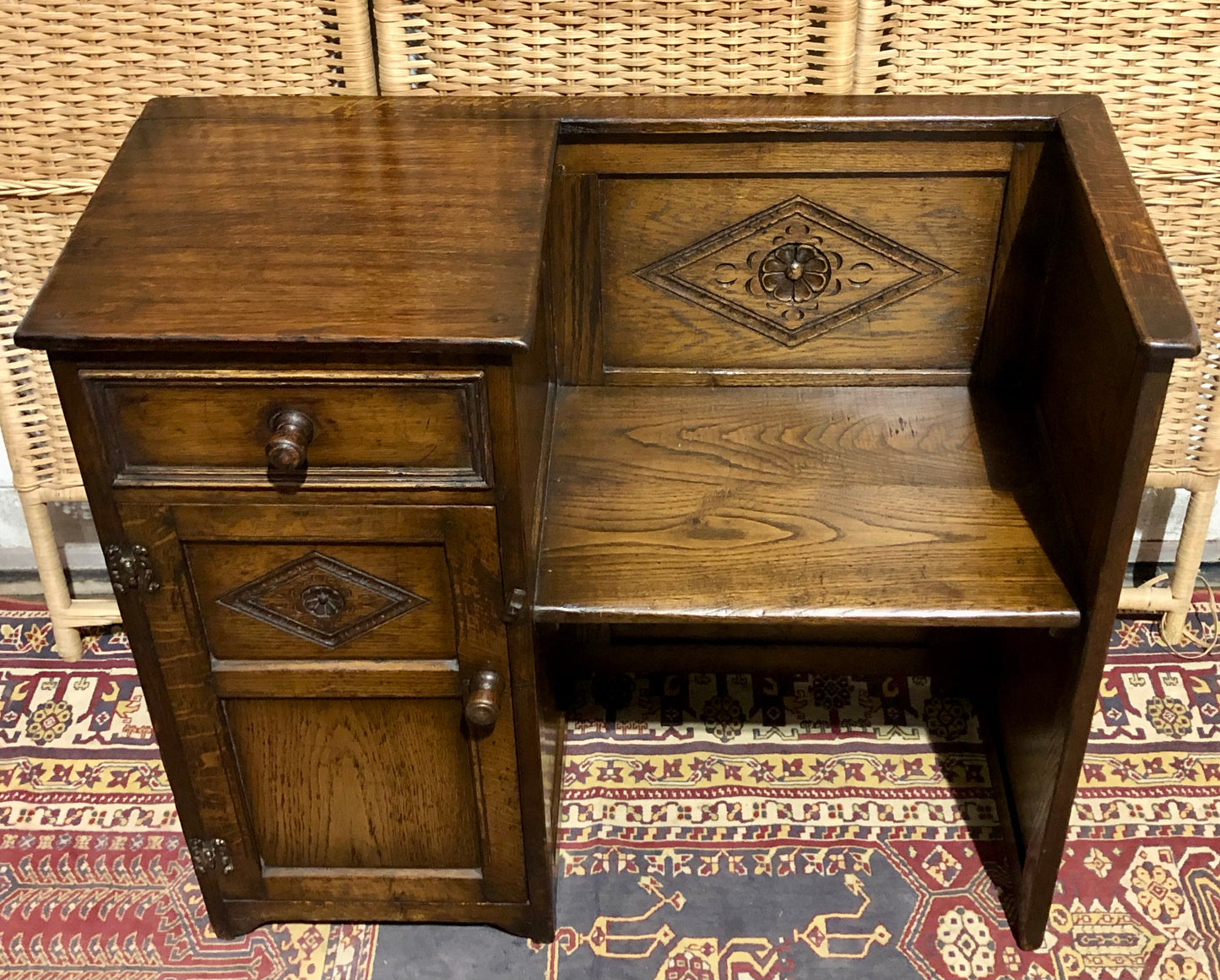 000679....Handsome Vintage Carved Oak Hall Seat